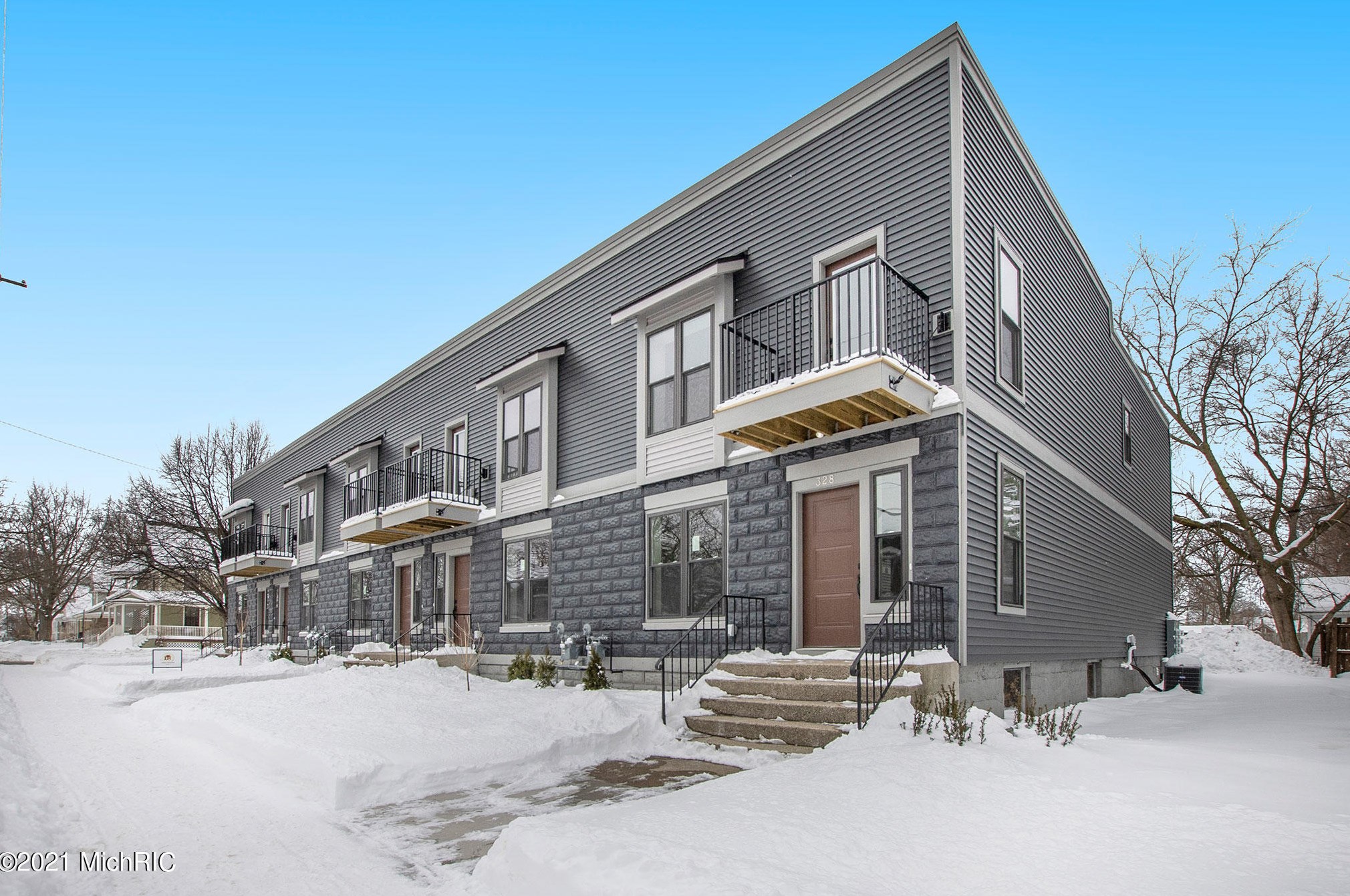 334 Maple Ave, Holland, MI 49423-3340