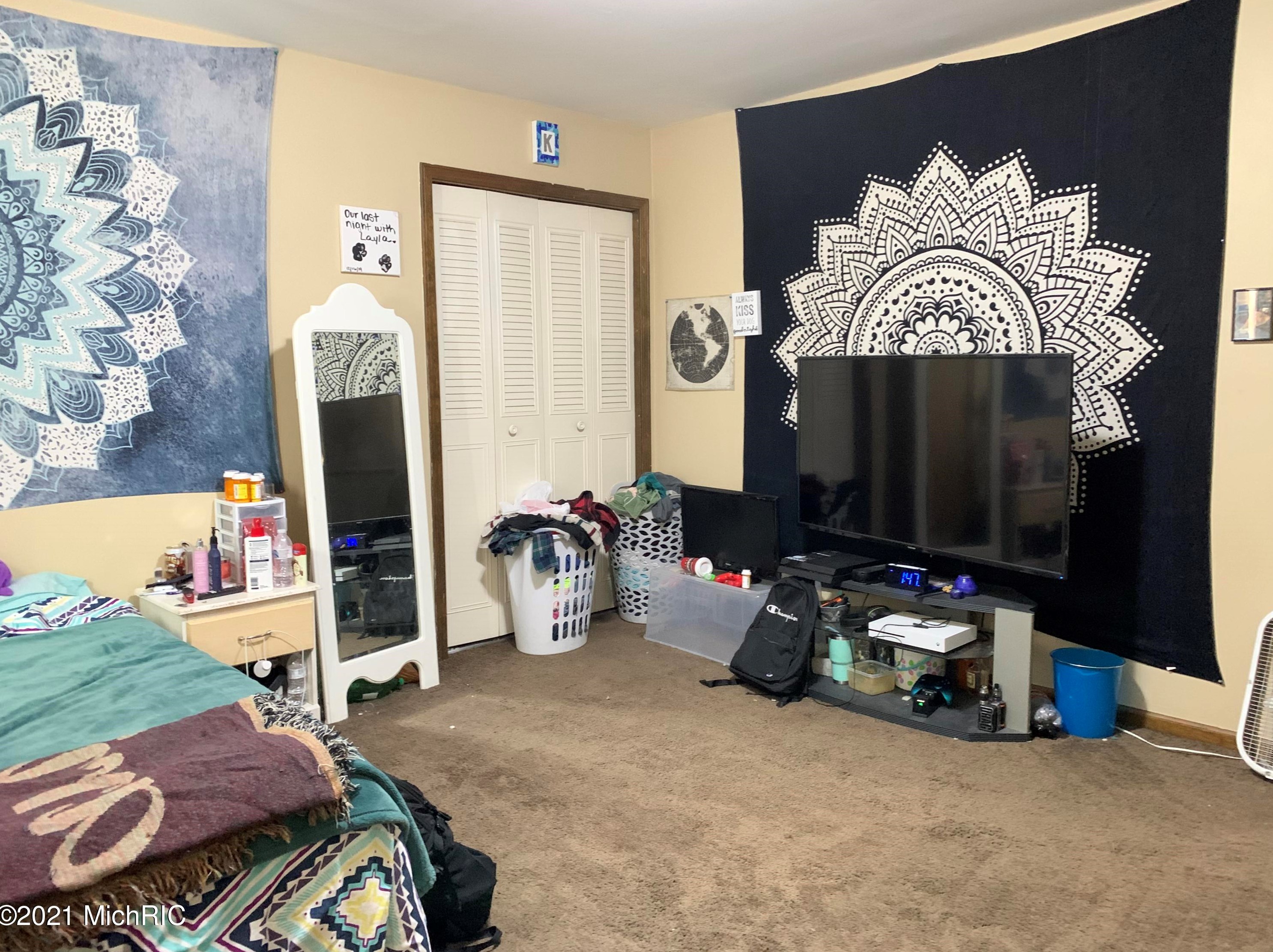 48 Anderson St, Sparta MI 49345-1204 exterior