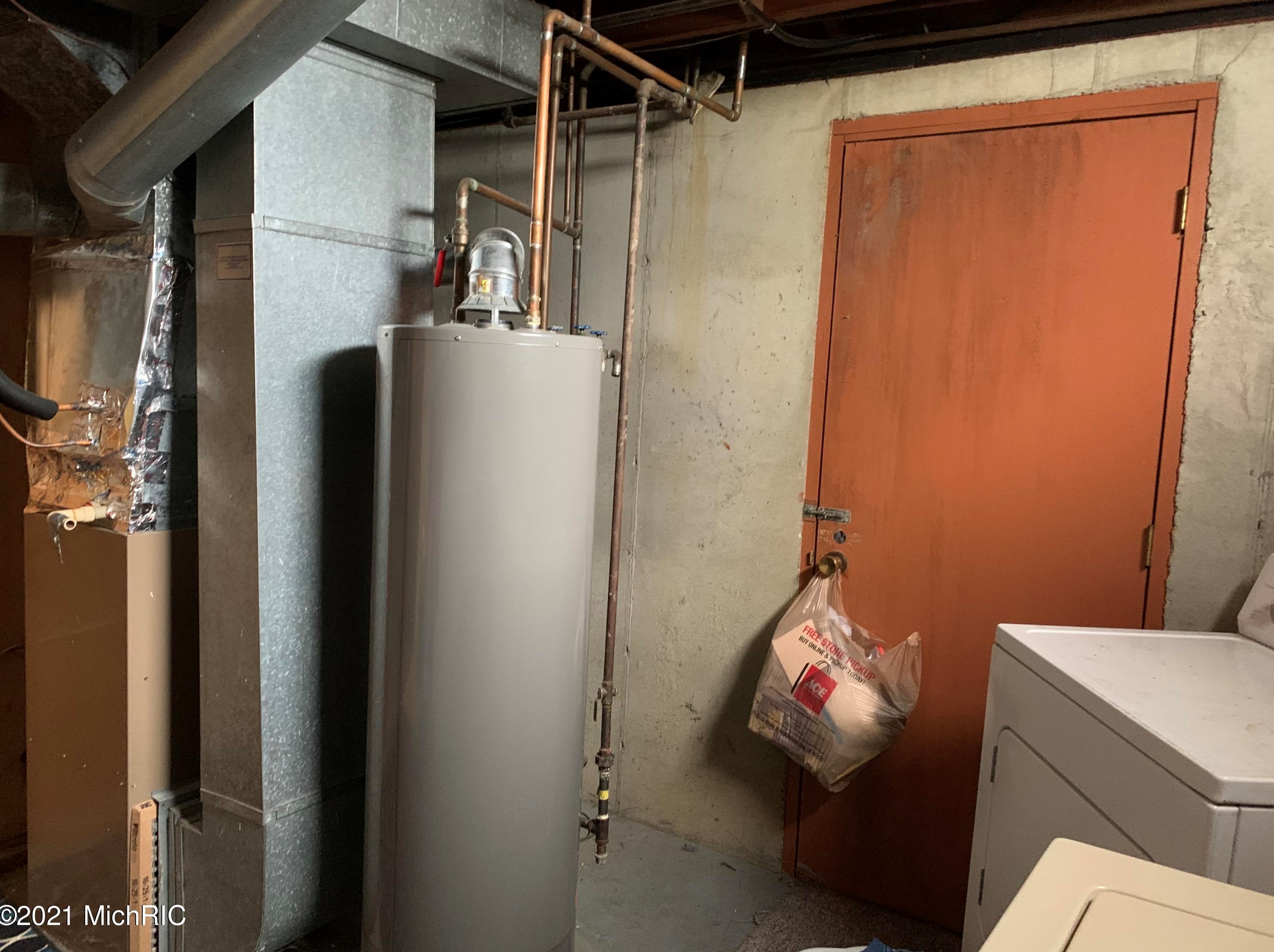 48 Anderson St, Sparta MI 49345-1204 exterior