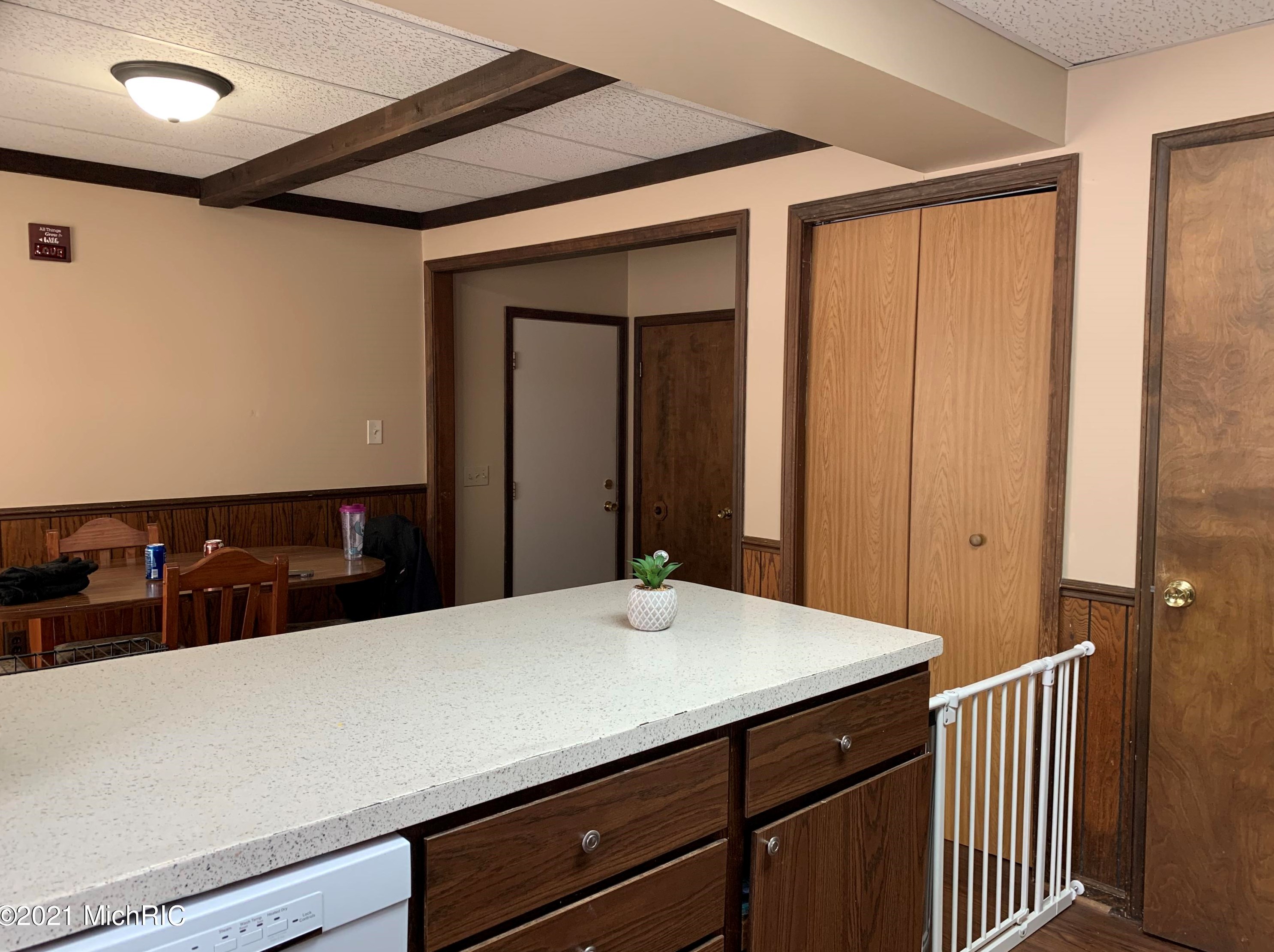 48 Anderson St, Sparta MI 49345-1204 exterior