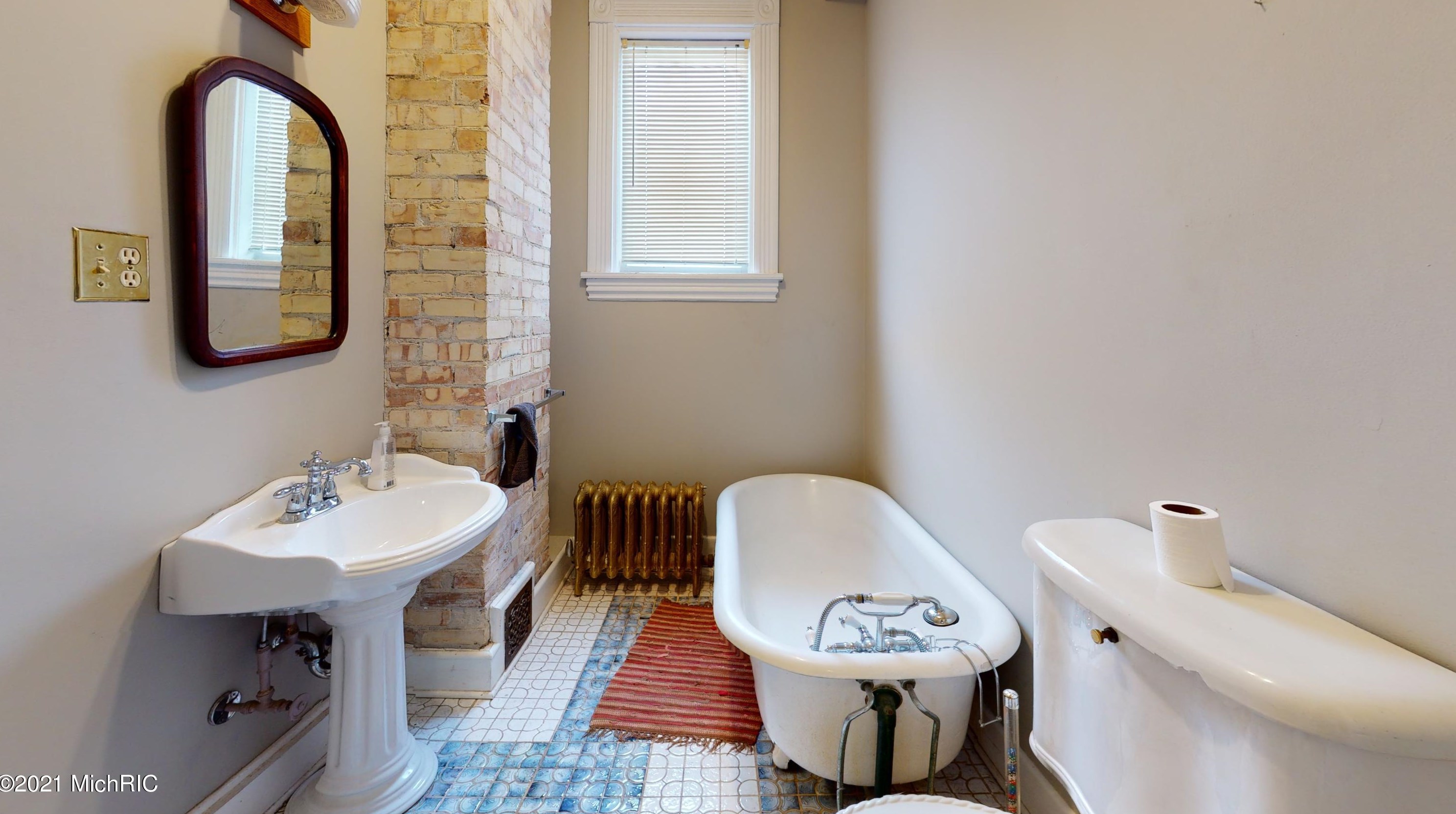 326 Cherry St, Grand Rapids MI 49503-4610 exterior