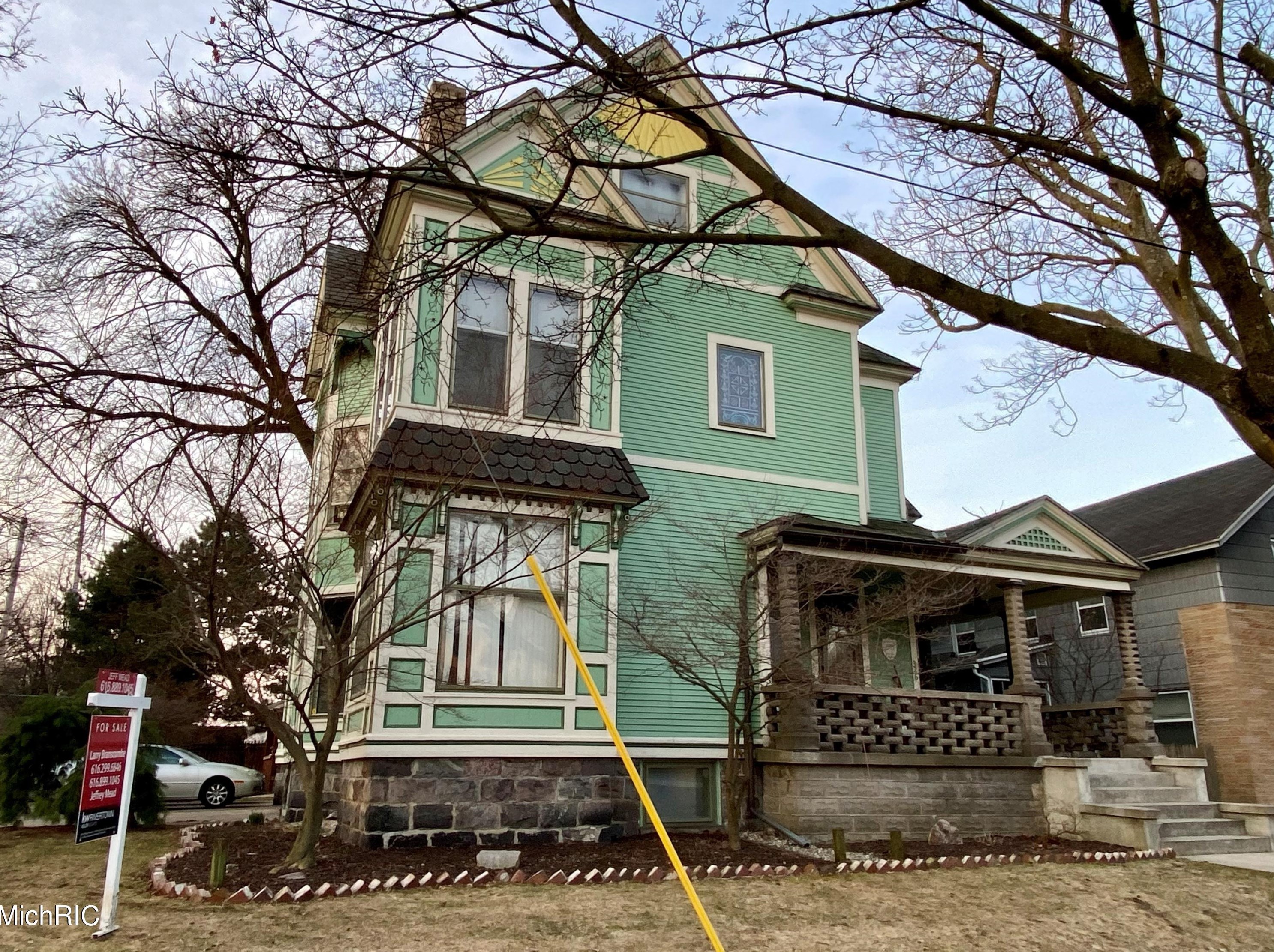 326 Cherry St, Grand Rapids MI 49503-4610 exterior