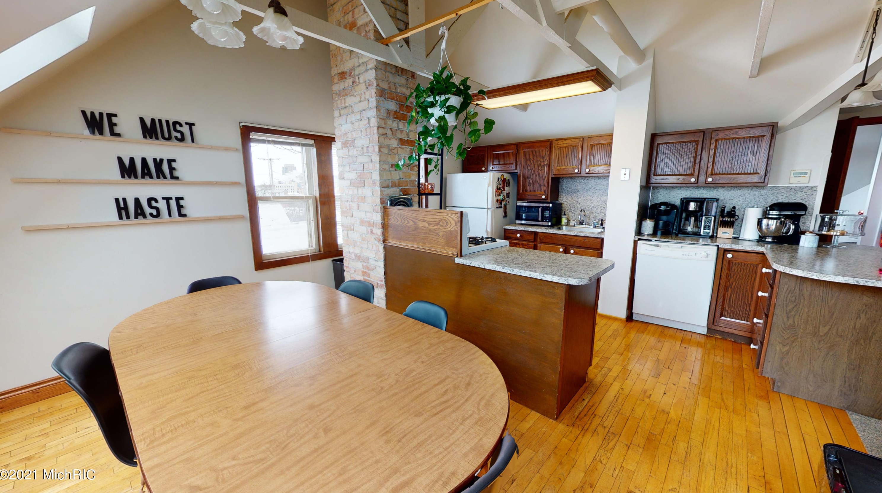 326 Cherry St, Grand Rapids MI 49503-4610 exterior