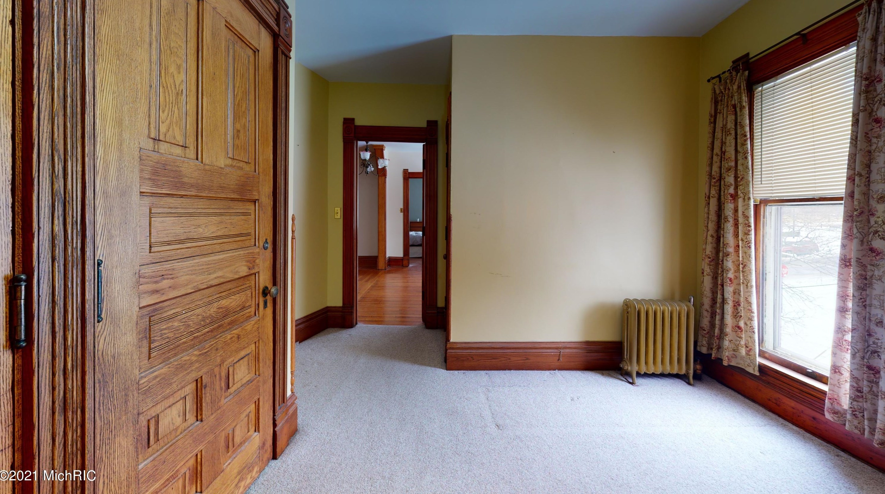 326 Cherry St, Grand Rapids MI 49503-4610 exterior