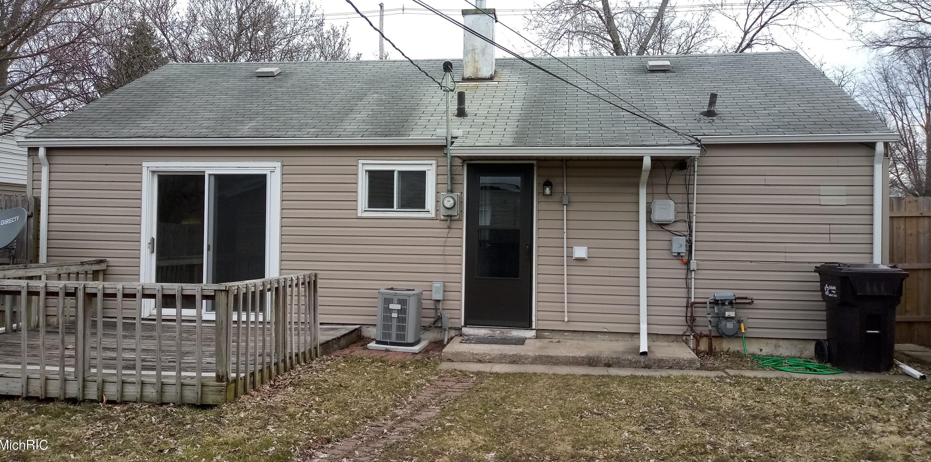 1414 Merrifield Ave, Niles, MI 49120-1938