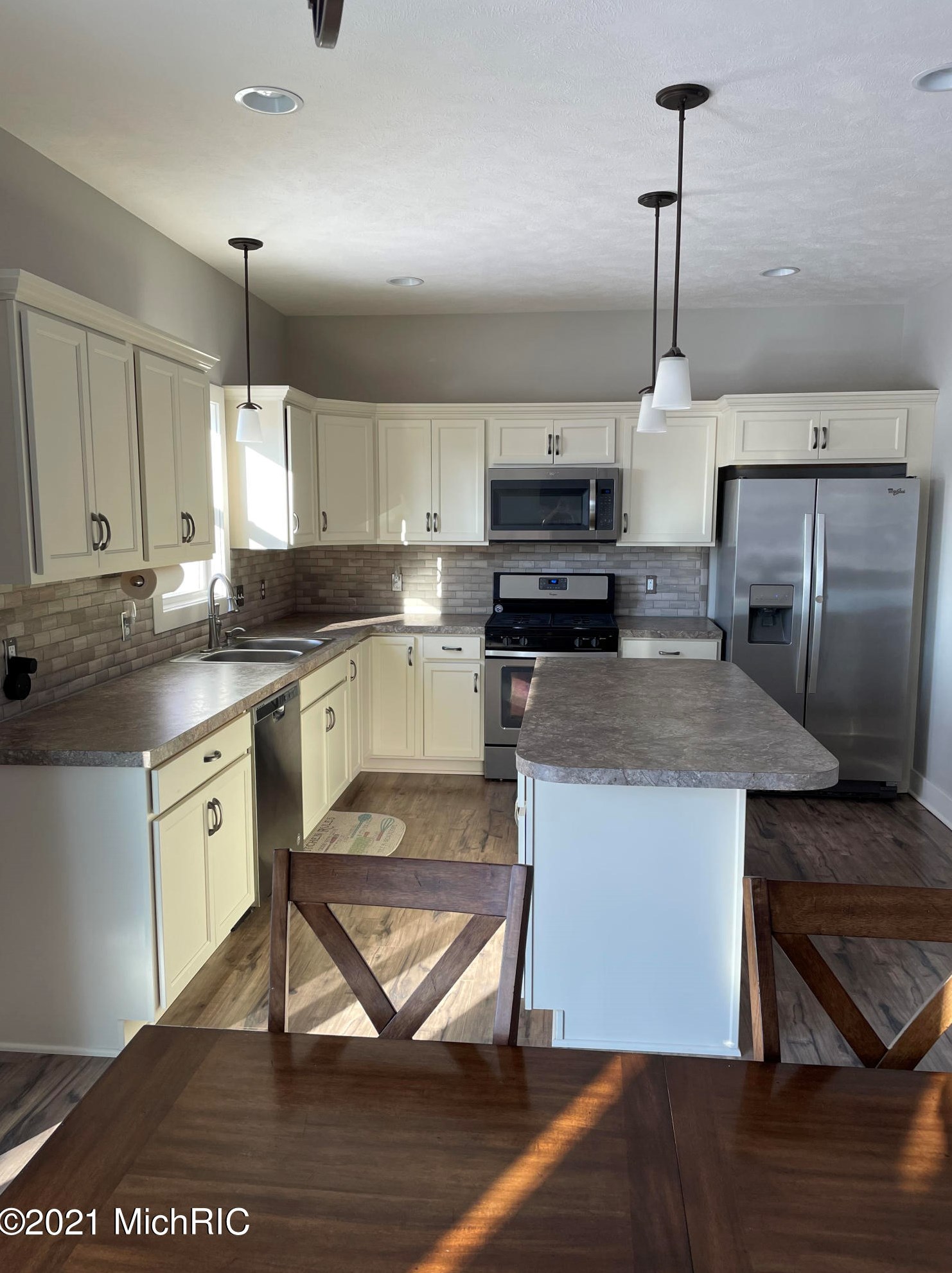 2898 Fox Hill Dr, Jenison, MI 49428-8656