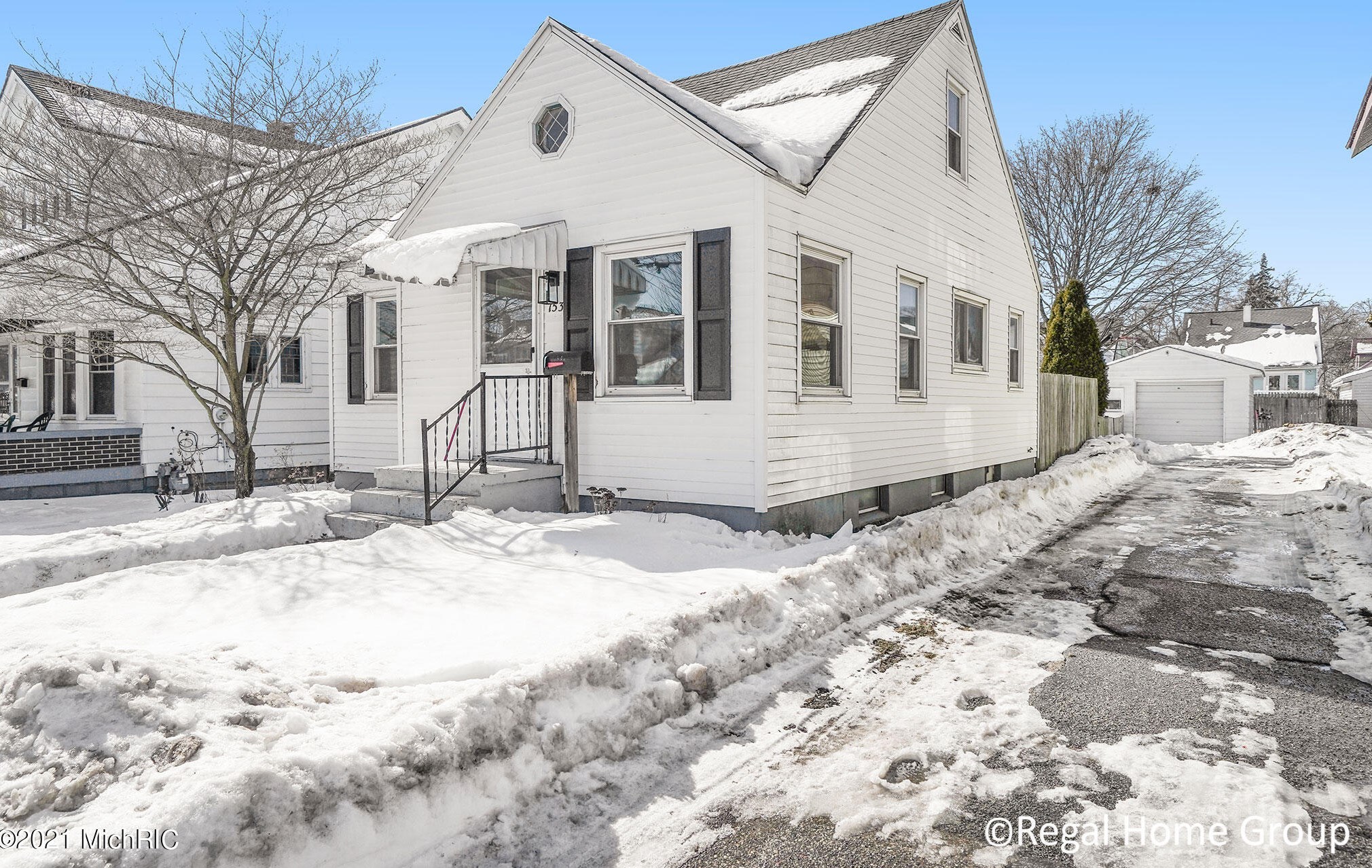 1533 Tamarack Ave, Grand Rapids MI 49504-3040 exterior