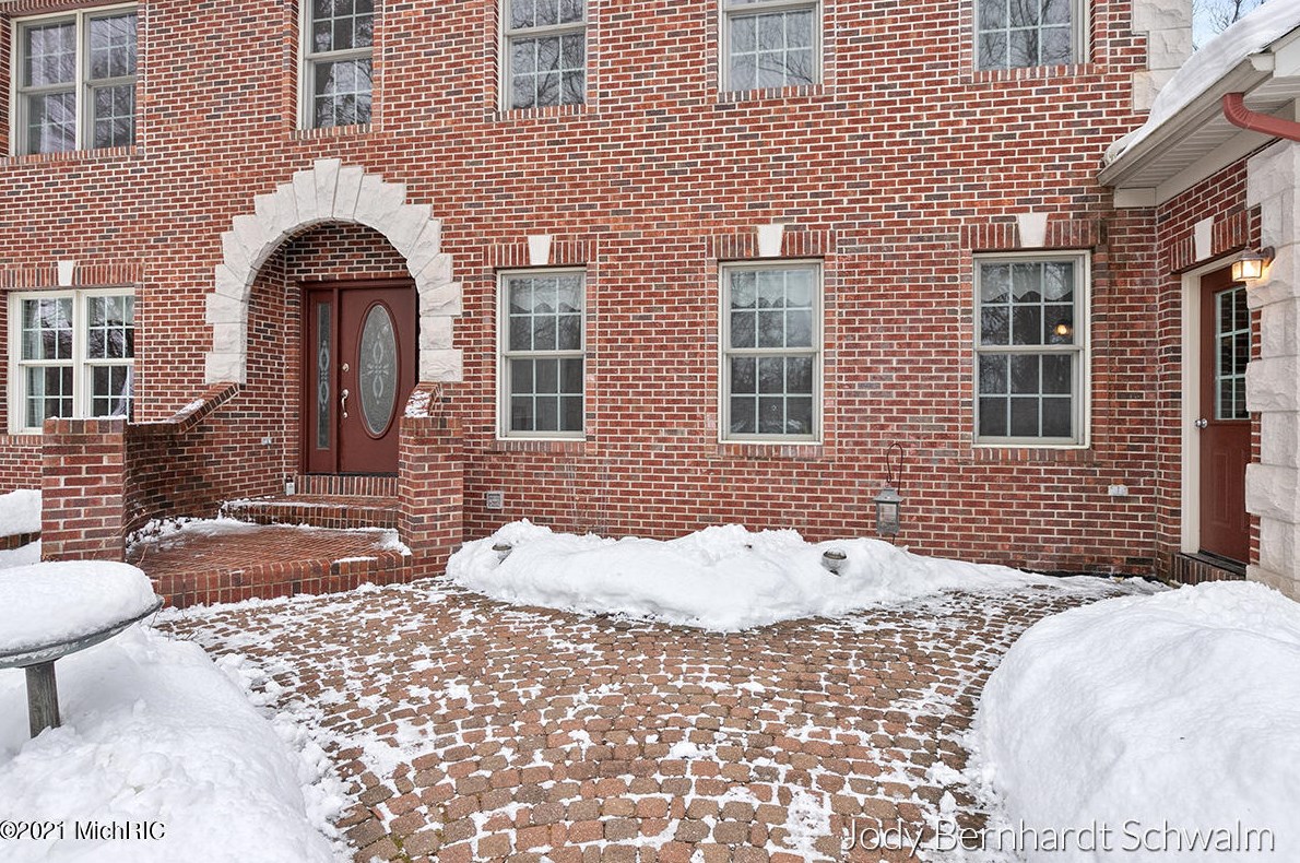 6349 Copper Valley Ct, Ada, MI 49301-8707