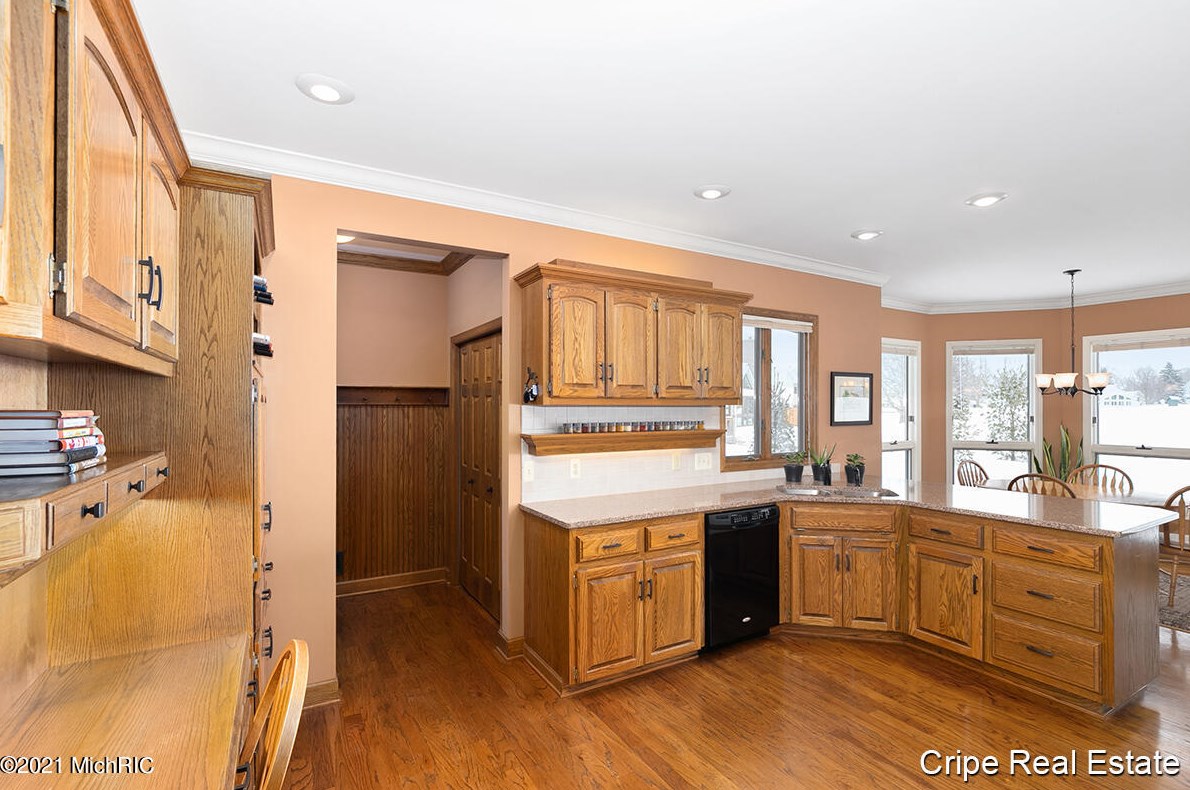 7040 Old Lantern Dr, Caledonia MI 49316-9065 exterior