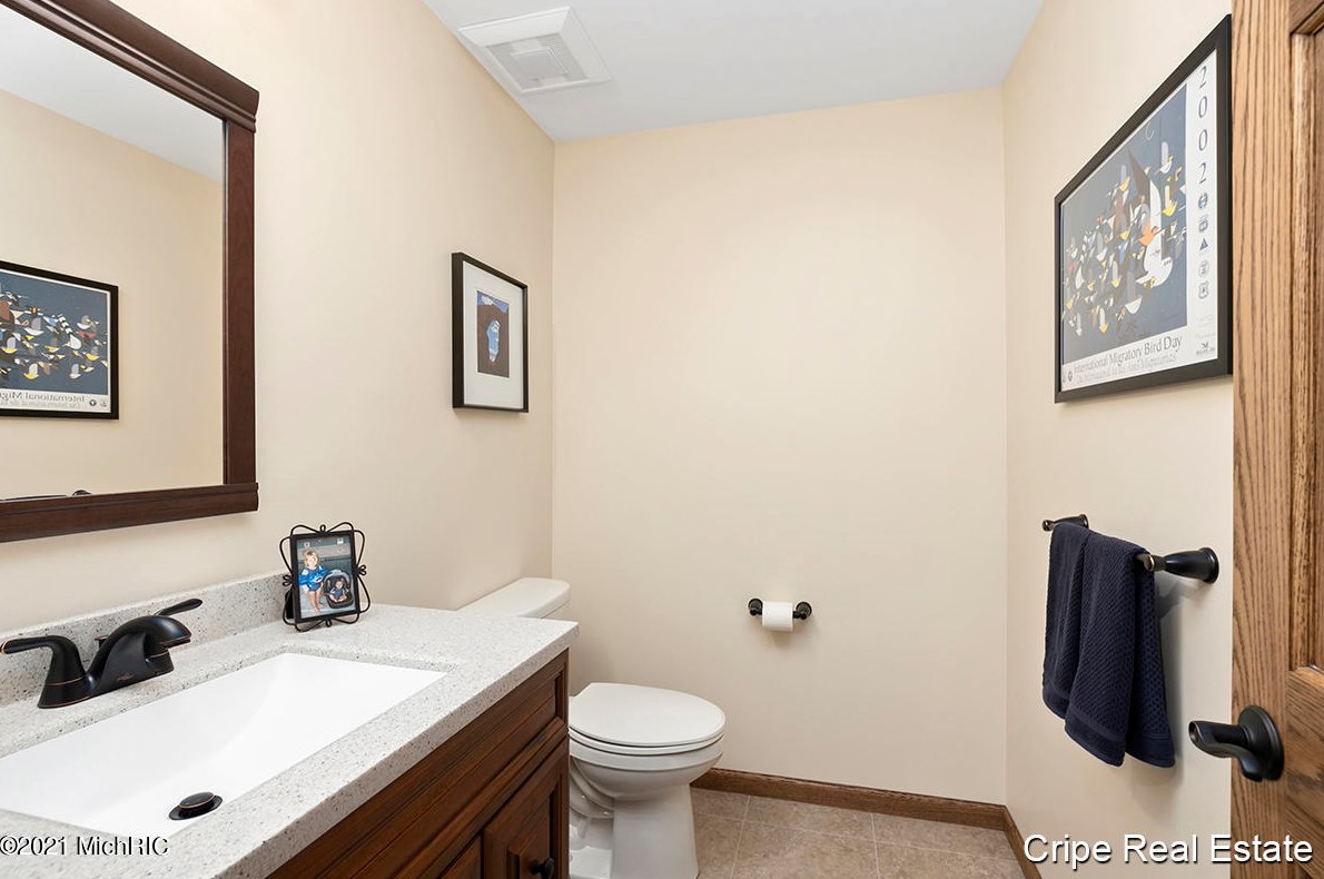 7040 Old Lantern Dr, Caledonia MI 49316-9065 exterior