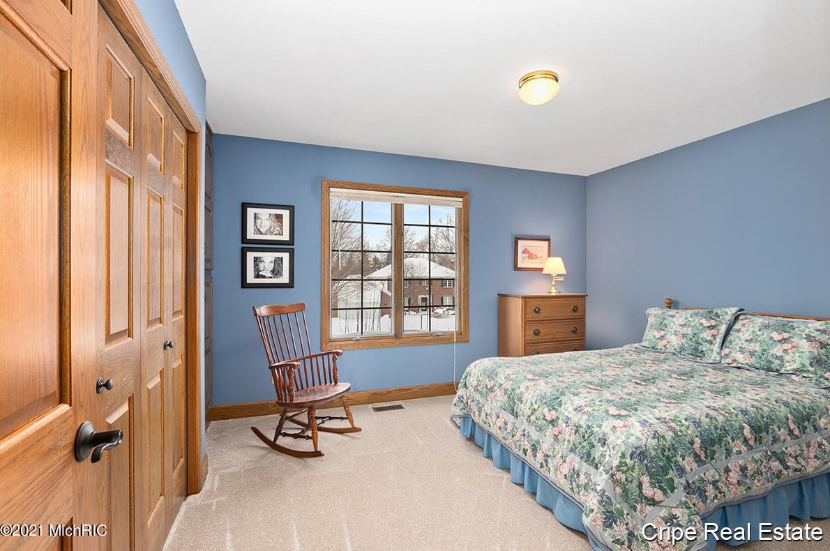 7040 Old Lantern Dr, Caledonia MI 49316-9065 exterior