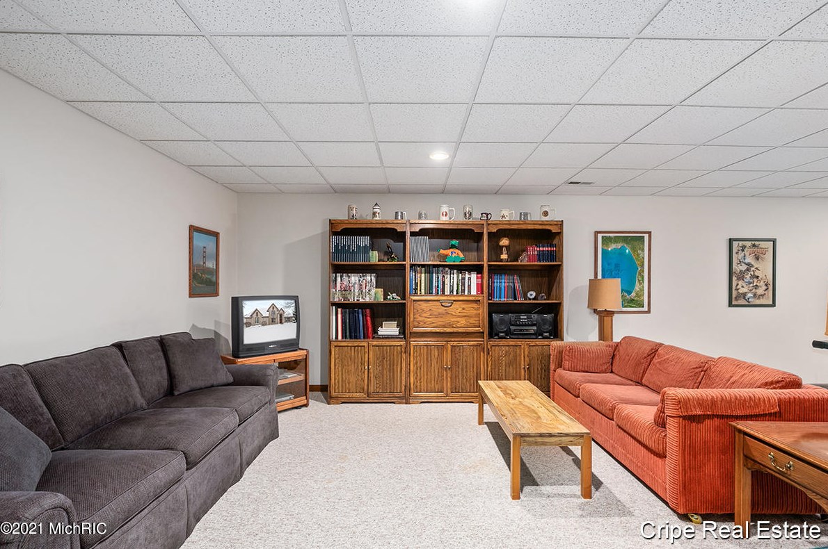 7040 Old Lantern Dr, Caledonia MI 49316-9065 exterior