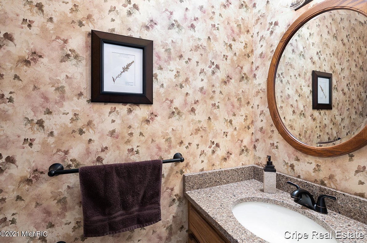 7040 Old Lantern Dr, Caledonia MI 49316-9065 exterior