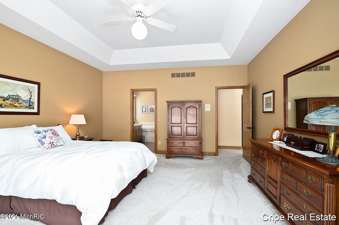 7040 Old Lantern Dr, Caledonia MI 49316-9065 exterior