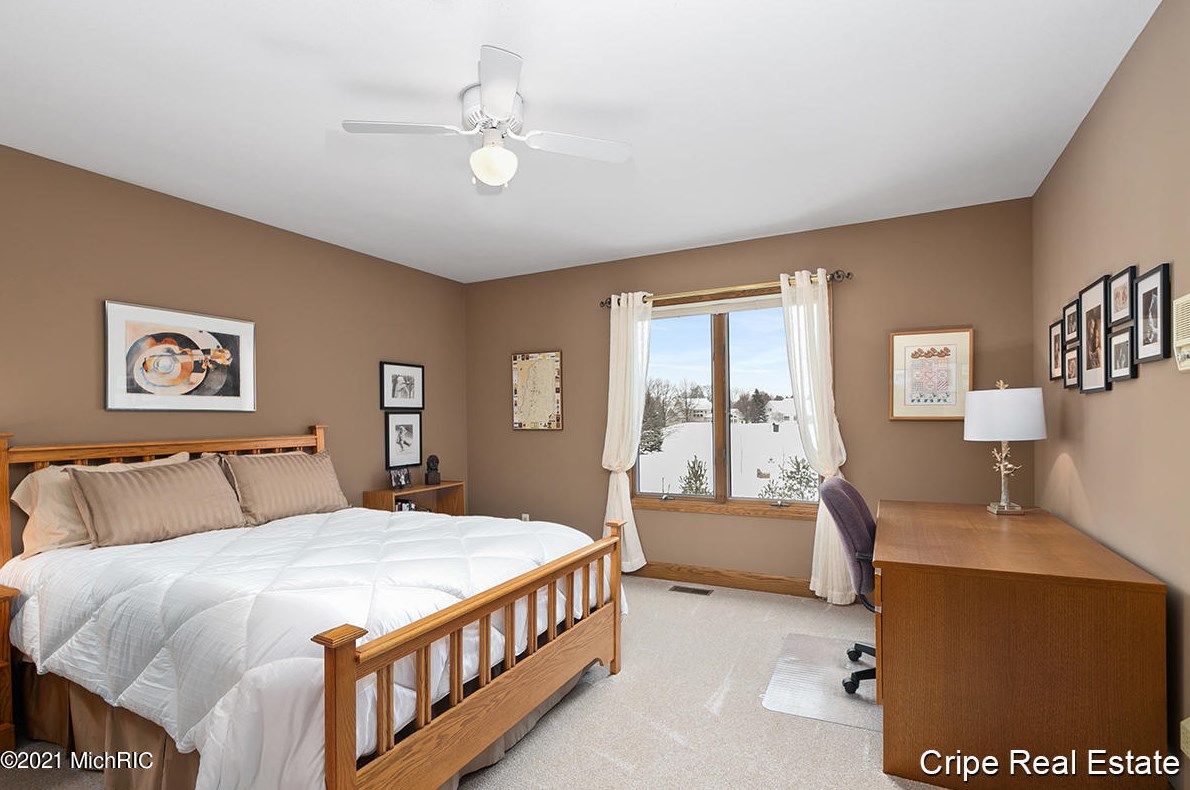 7040 Old Lantern Dr, Caledonia MI 49316-9065 exterior