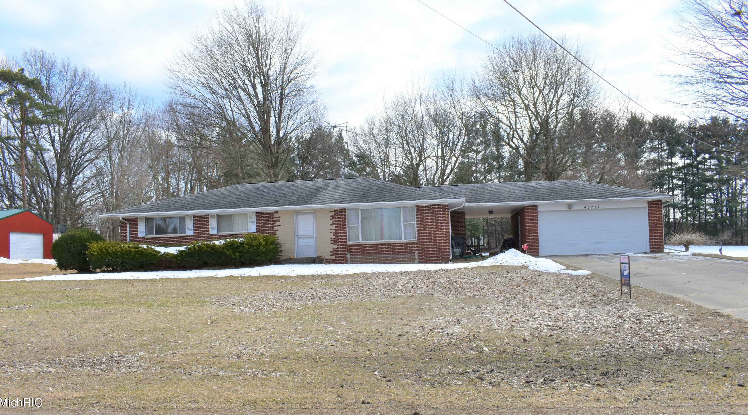 43231 Parkhurst Dr, Decatur, MI 49045