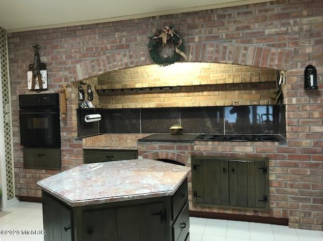 628 Stoney Point Dr, Bronson, MI 49028-9716