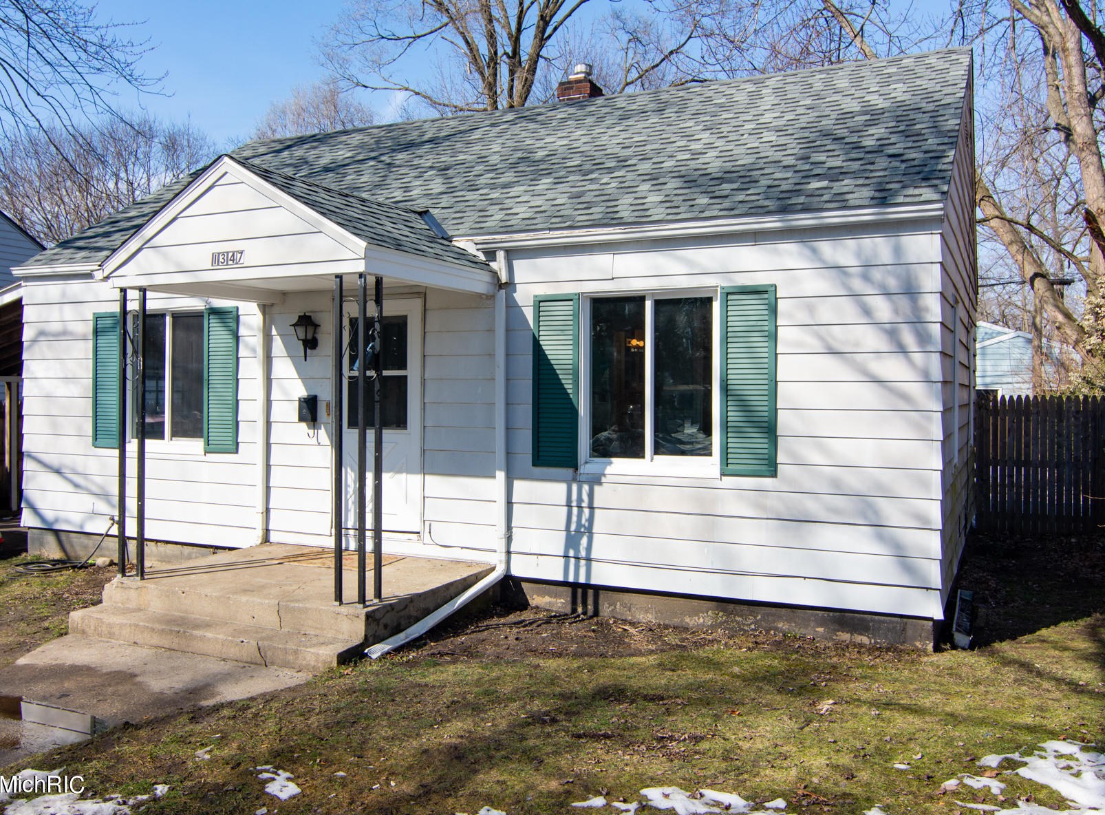 1347 Wayne St, Niles, MI 49120-1848