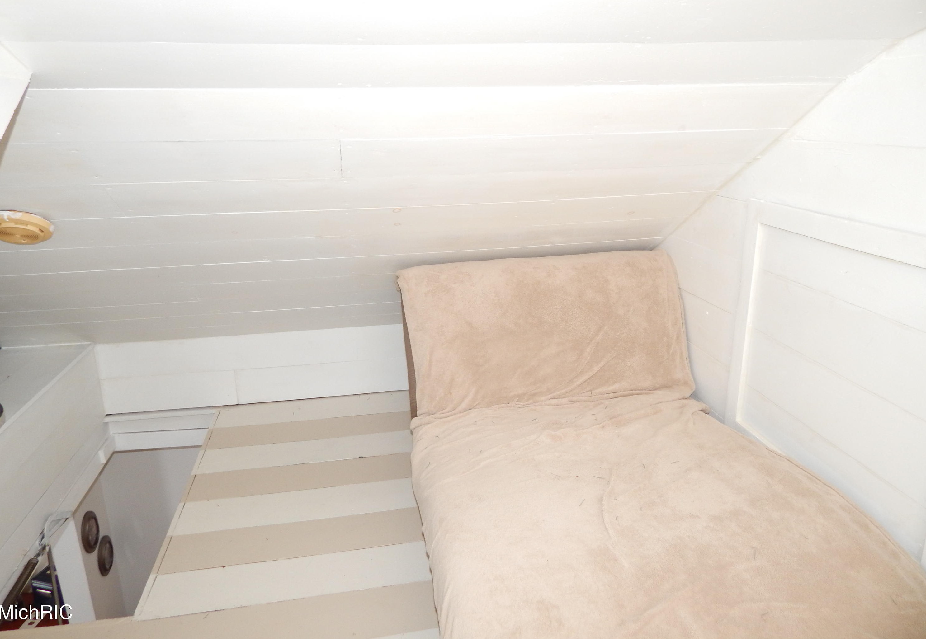 192 Union St, Sparta MI 49345-1141 exterior