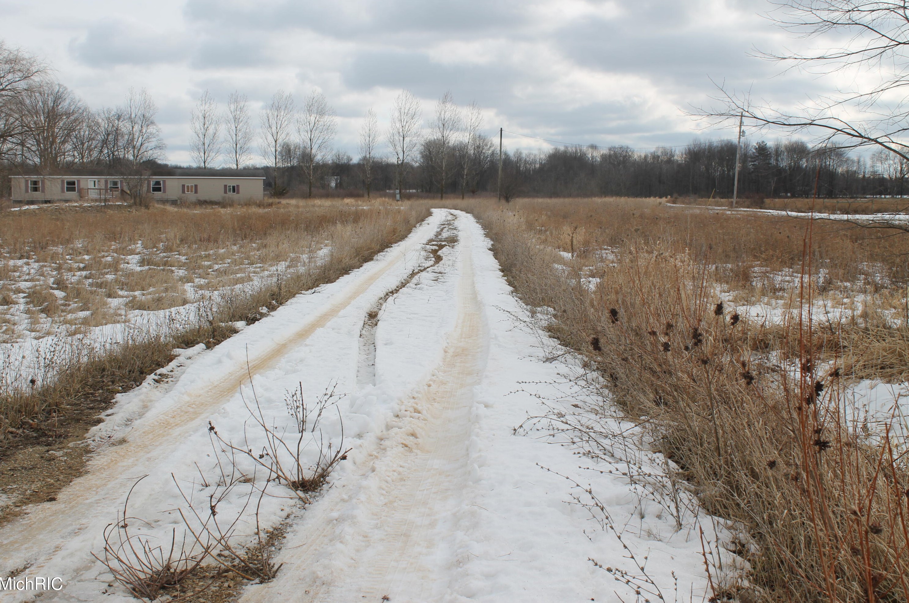 3389 14th St, Wayland, MI 49348-9548