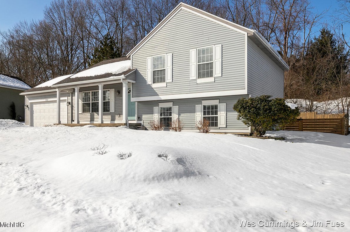 812 Scott Woods Dr, Comstock Park, MI 49321-9606