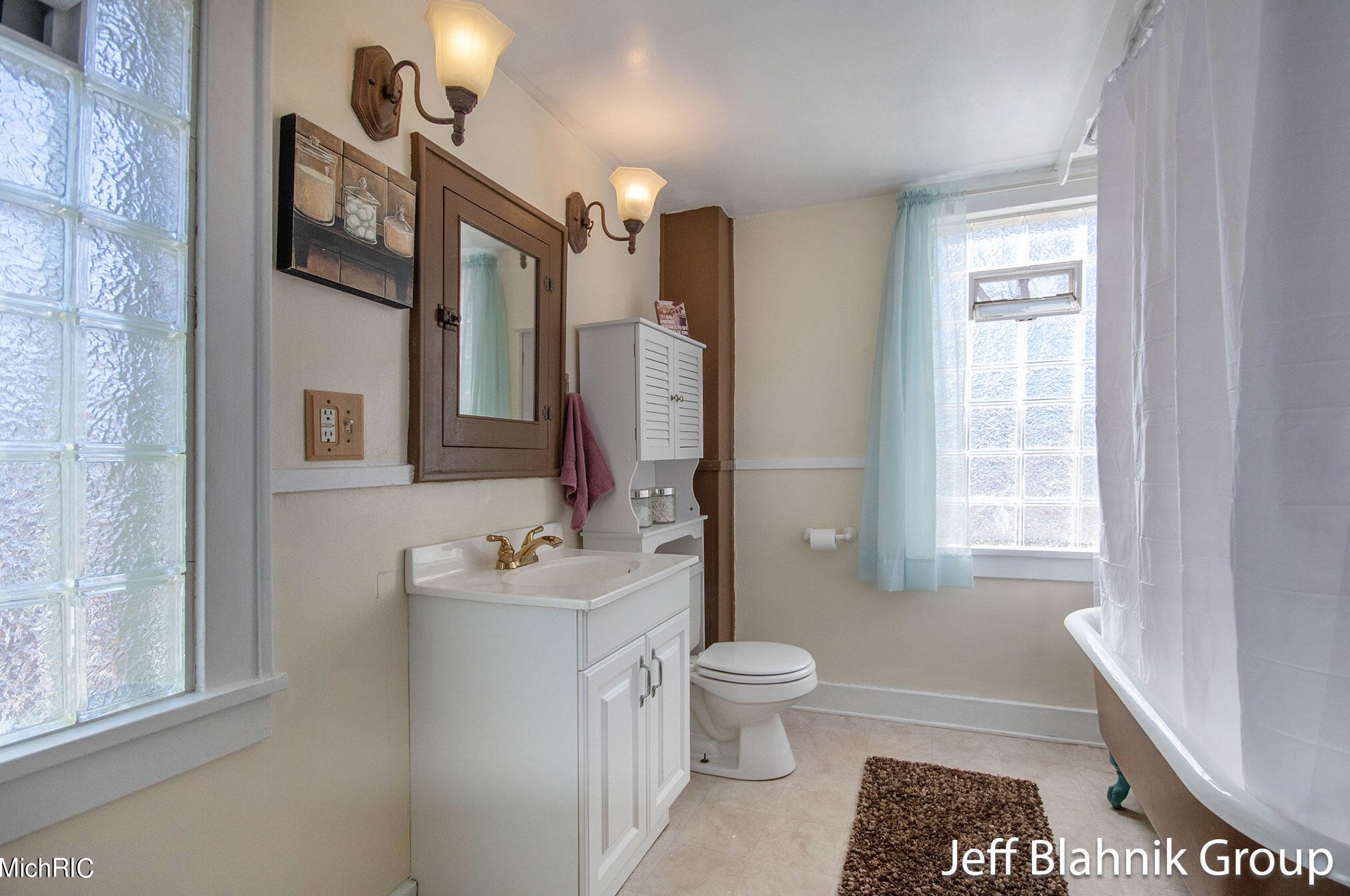 932 Innes St, Grand Rapids MI 49503-3519 exterior