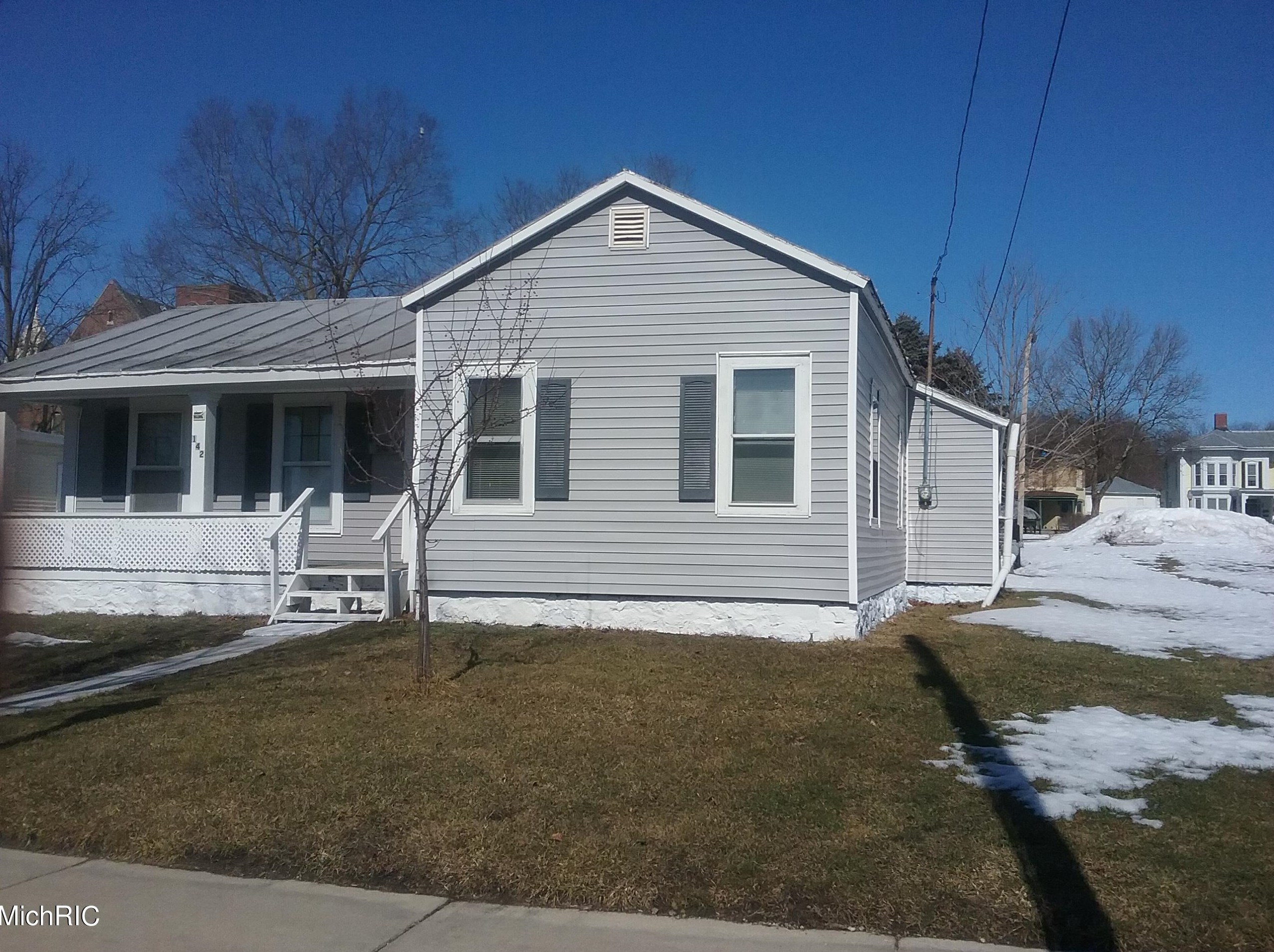 142 Adams St, Ionia, MI 48846-1640