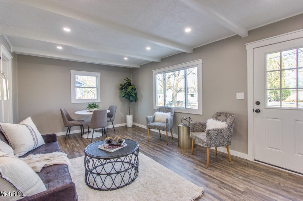 1349 Eastern Pl, Grand Rapids MI  49505-5221 exterior