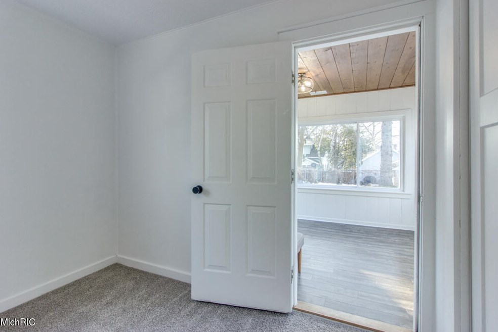 1349 Eastern Pl, Grand Rapids MI 49505-5221 exterior