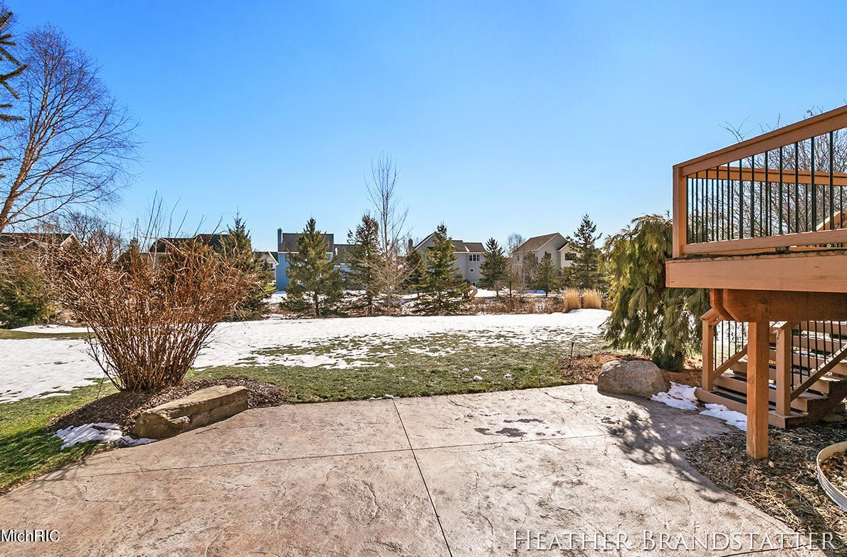 4990 Village Trl, Ada MI 49301-7622 exterior