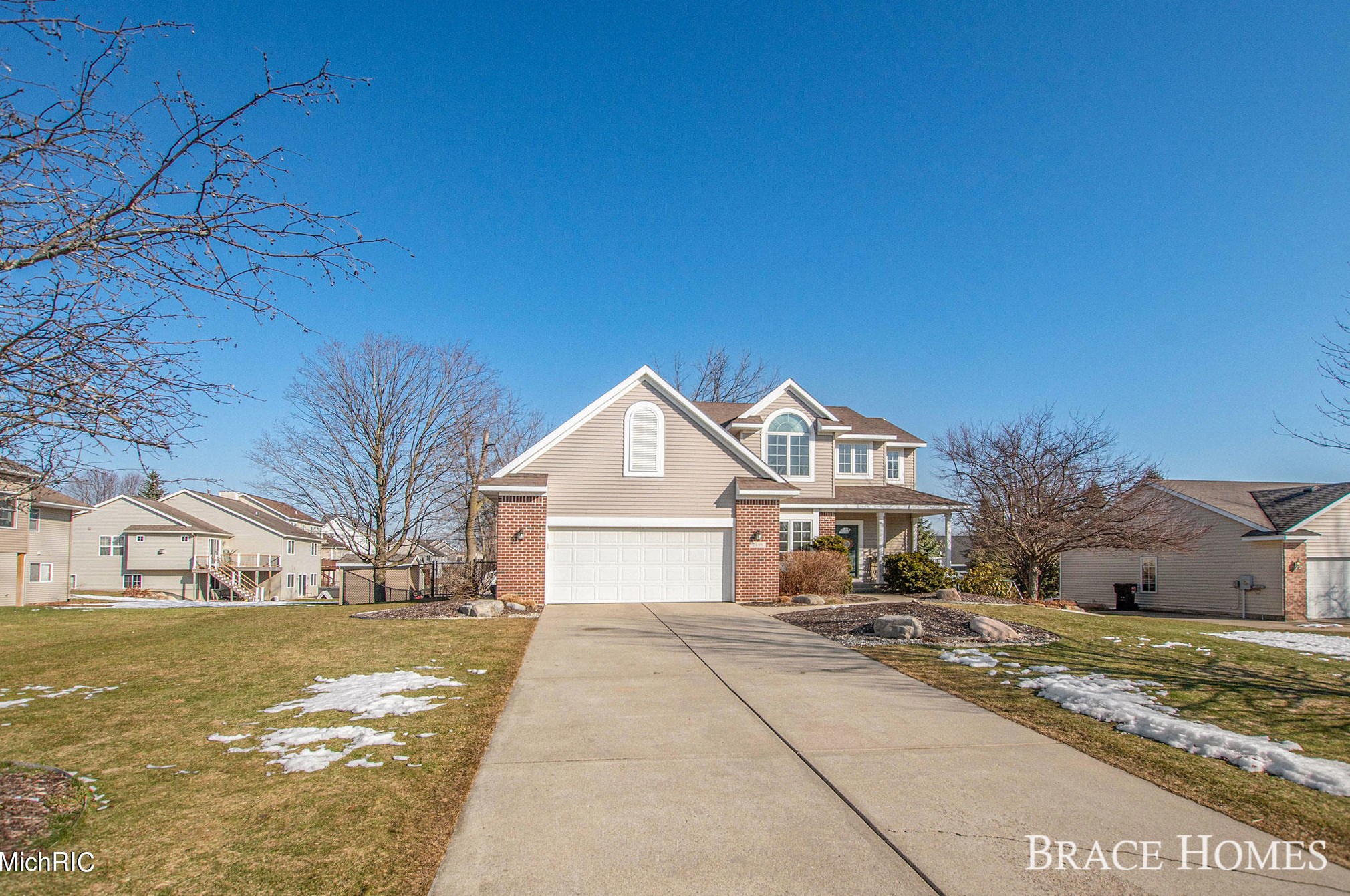 2899 Hunters Dr, Jenison, MI 49428-8600