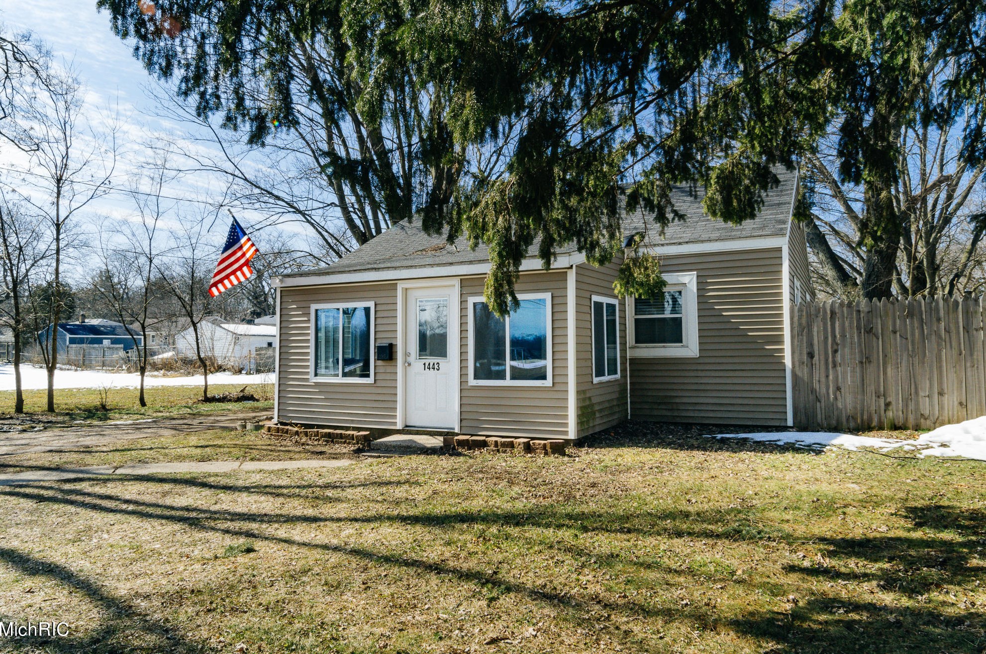 1443 Fuller Ave, Grand Rapids, MI 49505-5304