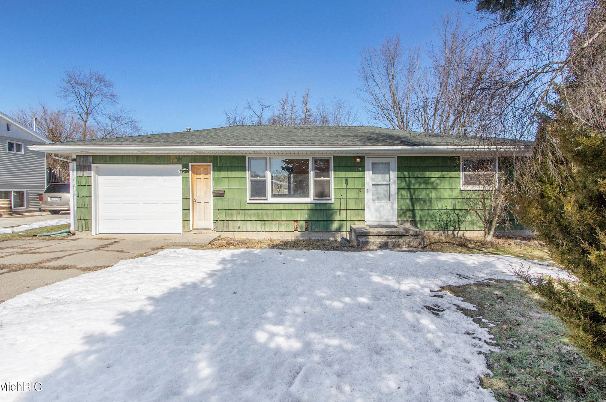 113 Amelia St, Sparta, MI 49345-1201