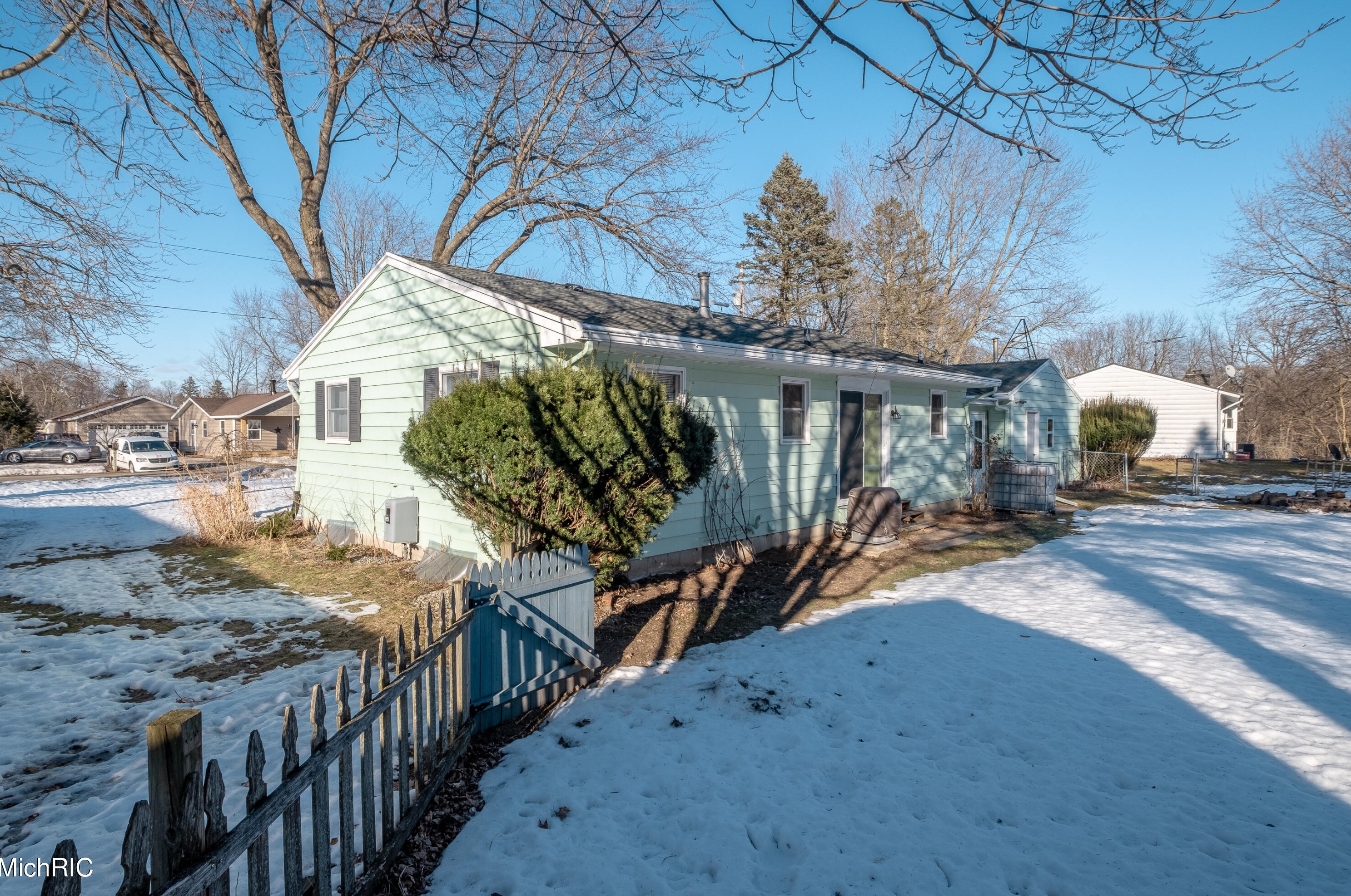 60 Wyandotte Ct, Saranac MI 48881-9509 exterior