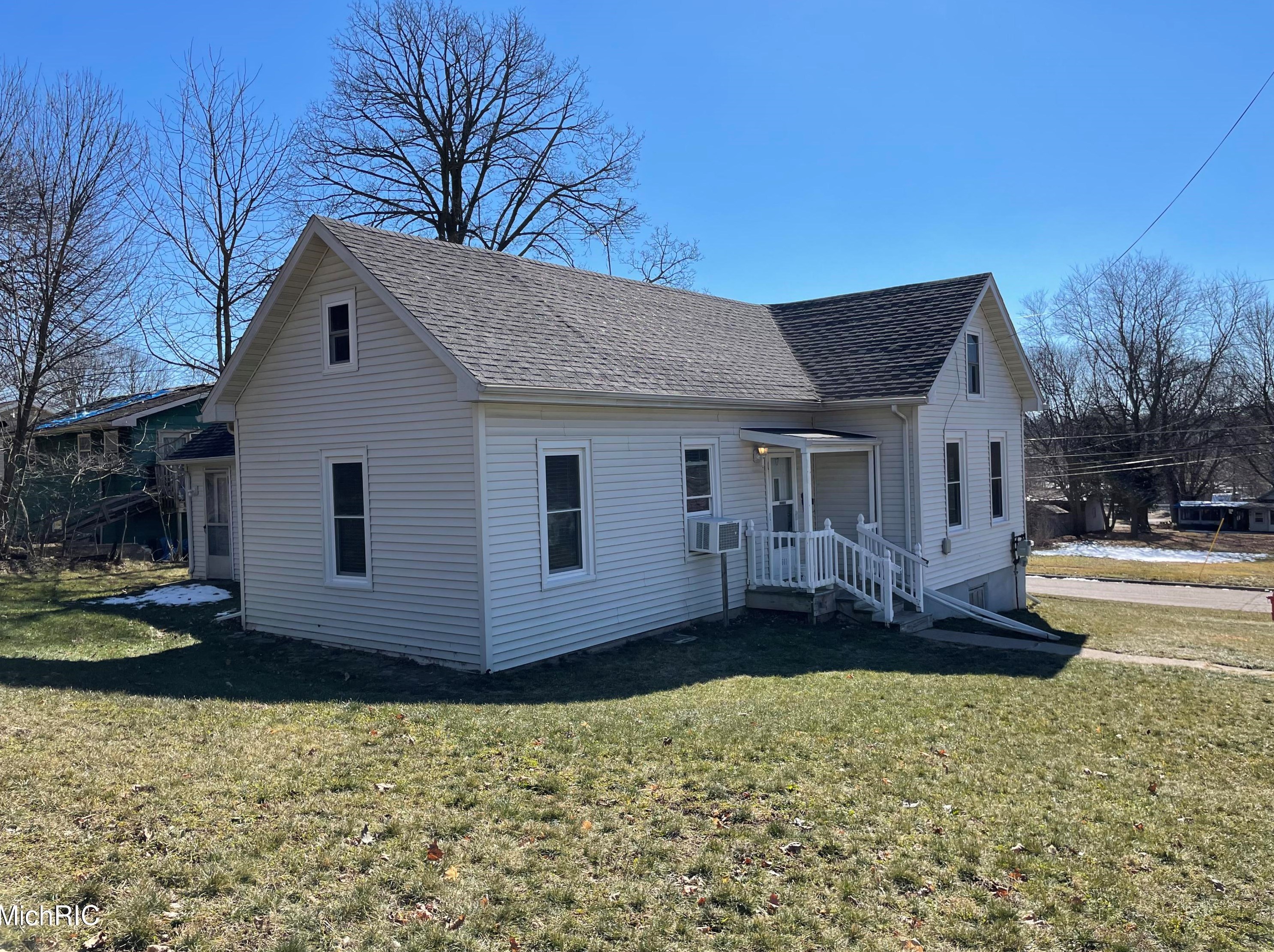 601 Clinton St, Marshall, MI 49068-1605