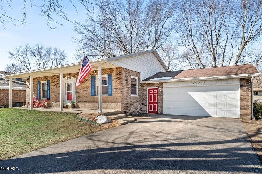 342 Timber Dr, Coloma, MI 49038-9708