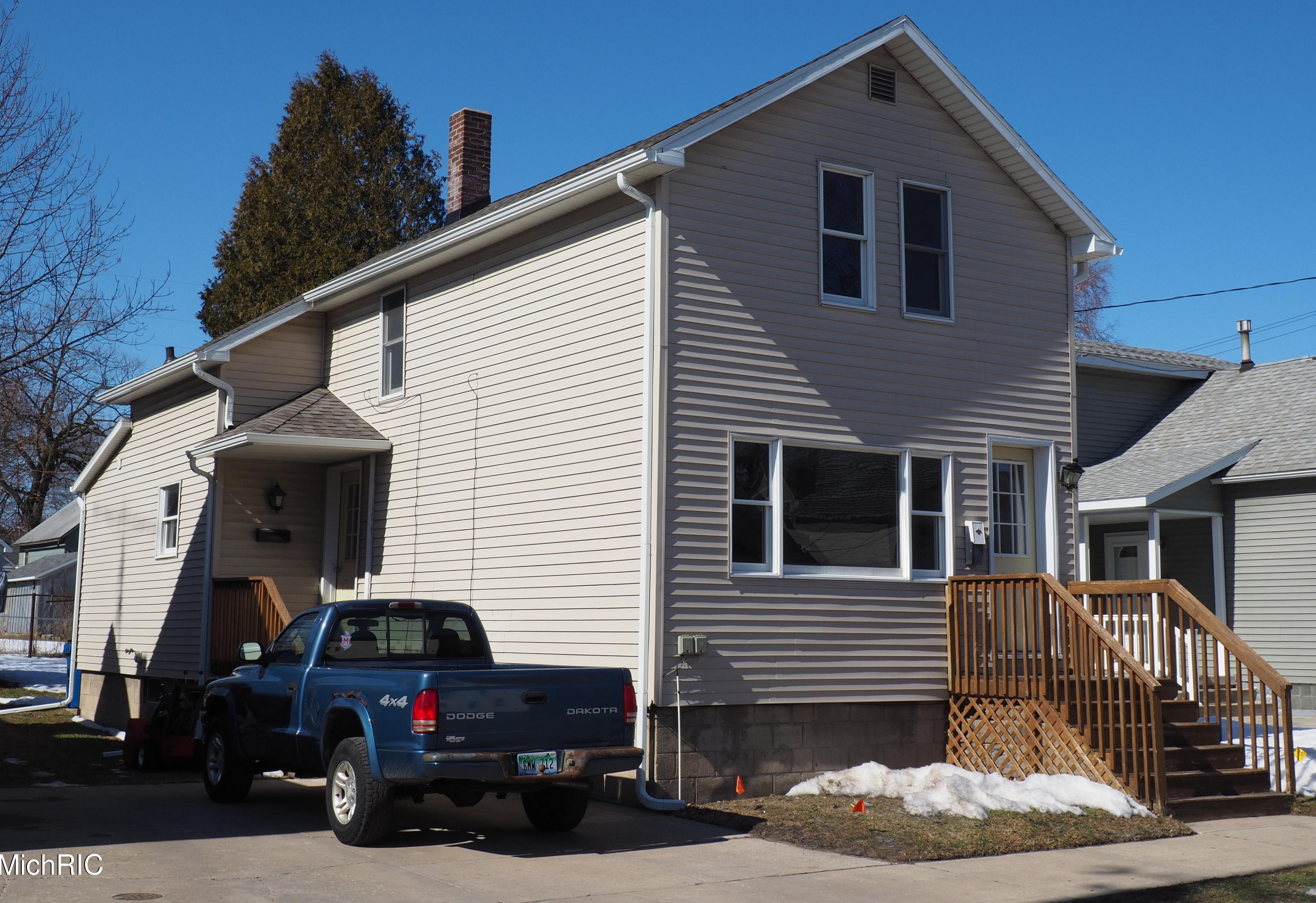 512 Ramsdell St, Stronach, MI 49660-3019