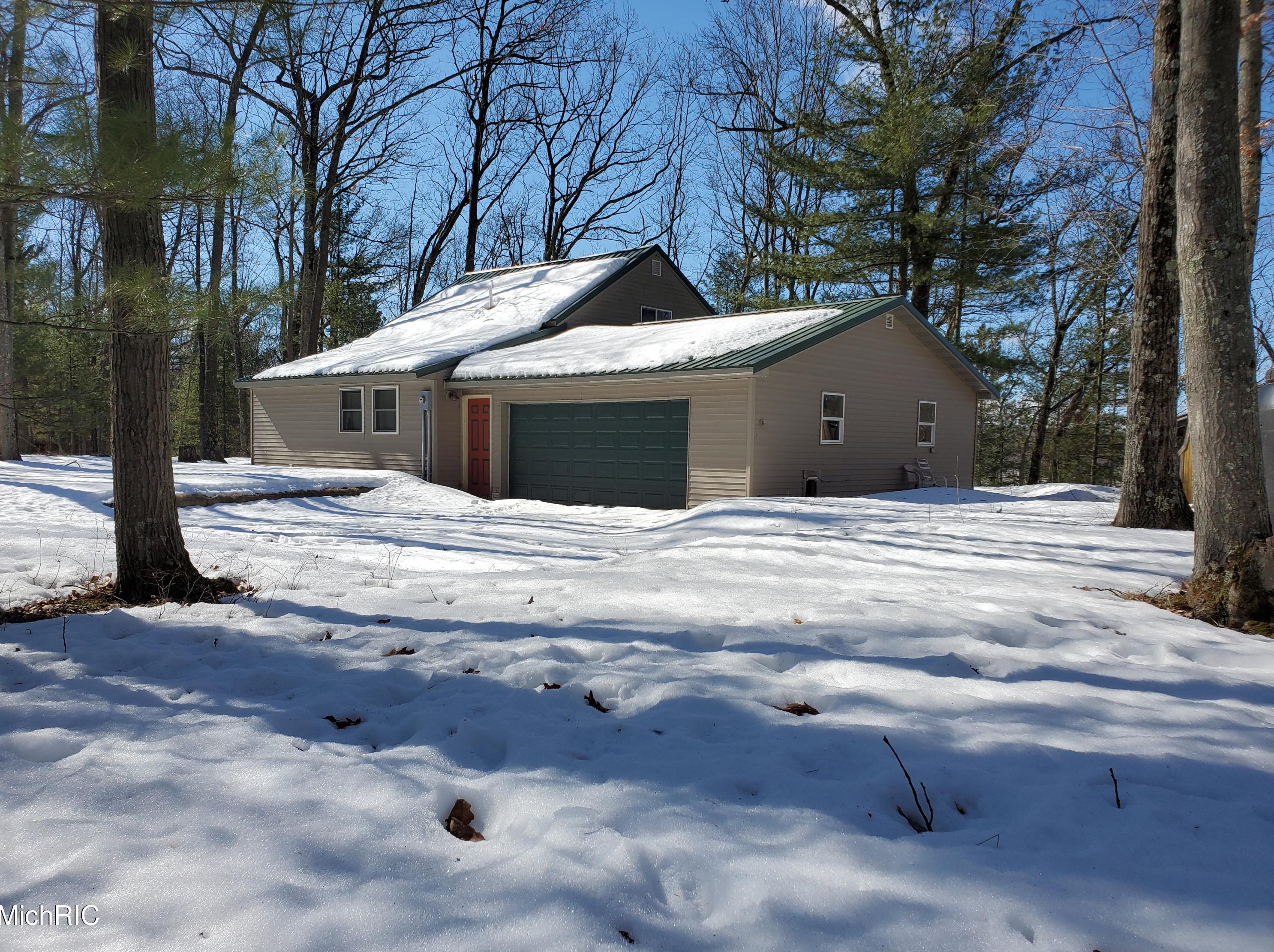 9291 Trail Of The Lk, Baldwin, MI 49304-8946