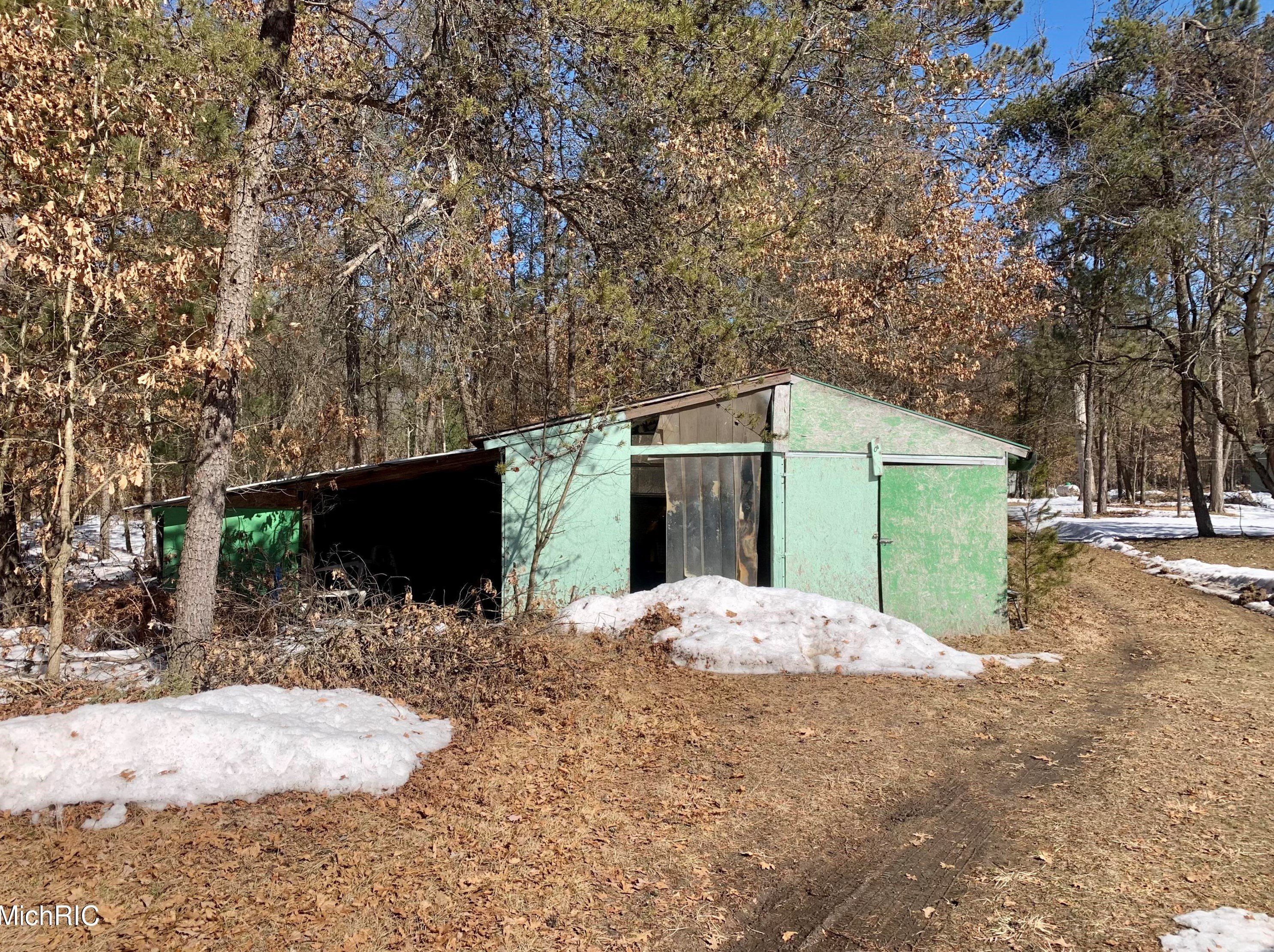 794 36th St, Baldwin MI 49304-7148 exterior