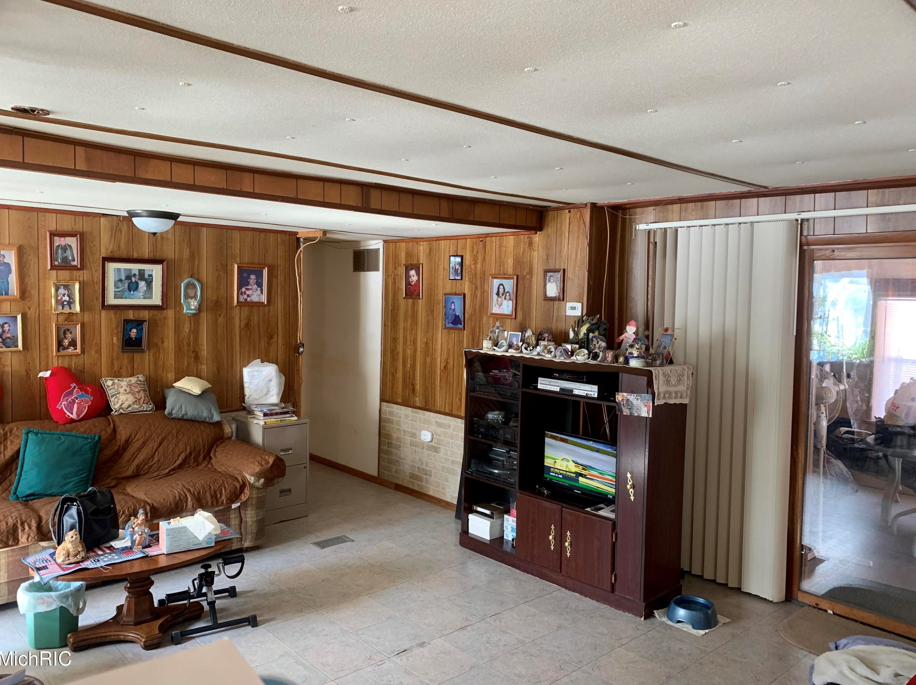 794 36th St, Baldwin MI 49304-7148 exterior