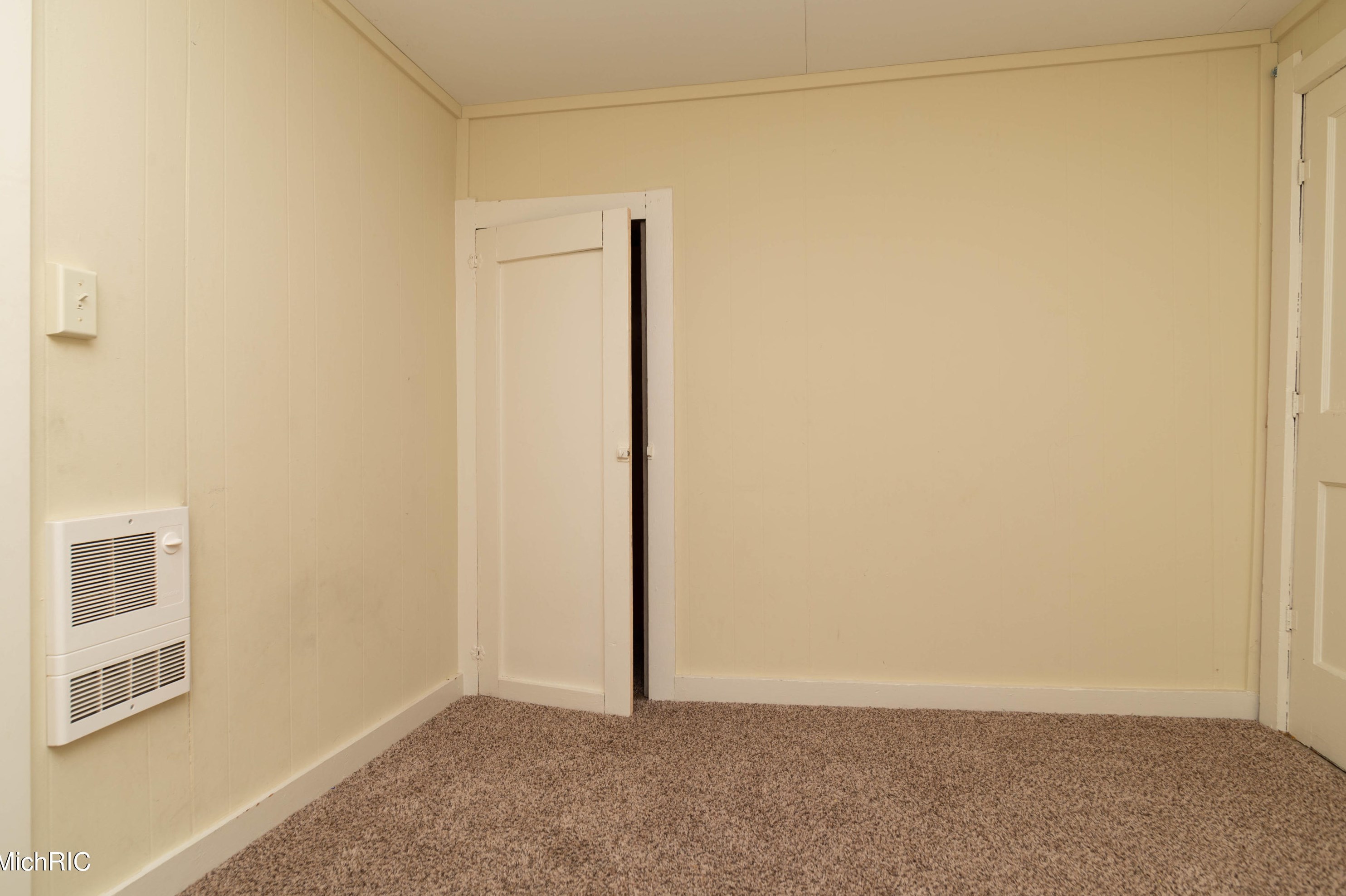 2064 140th Ave, Dorr MI 49323-9586 exterior