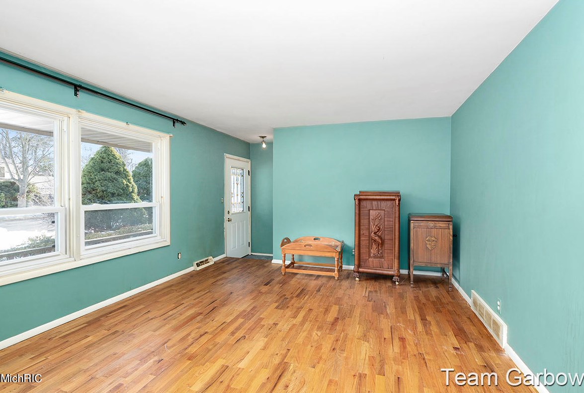 5083 Stony Crk Ave, Comstock Park MI 49321-9213 exterior