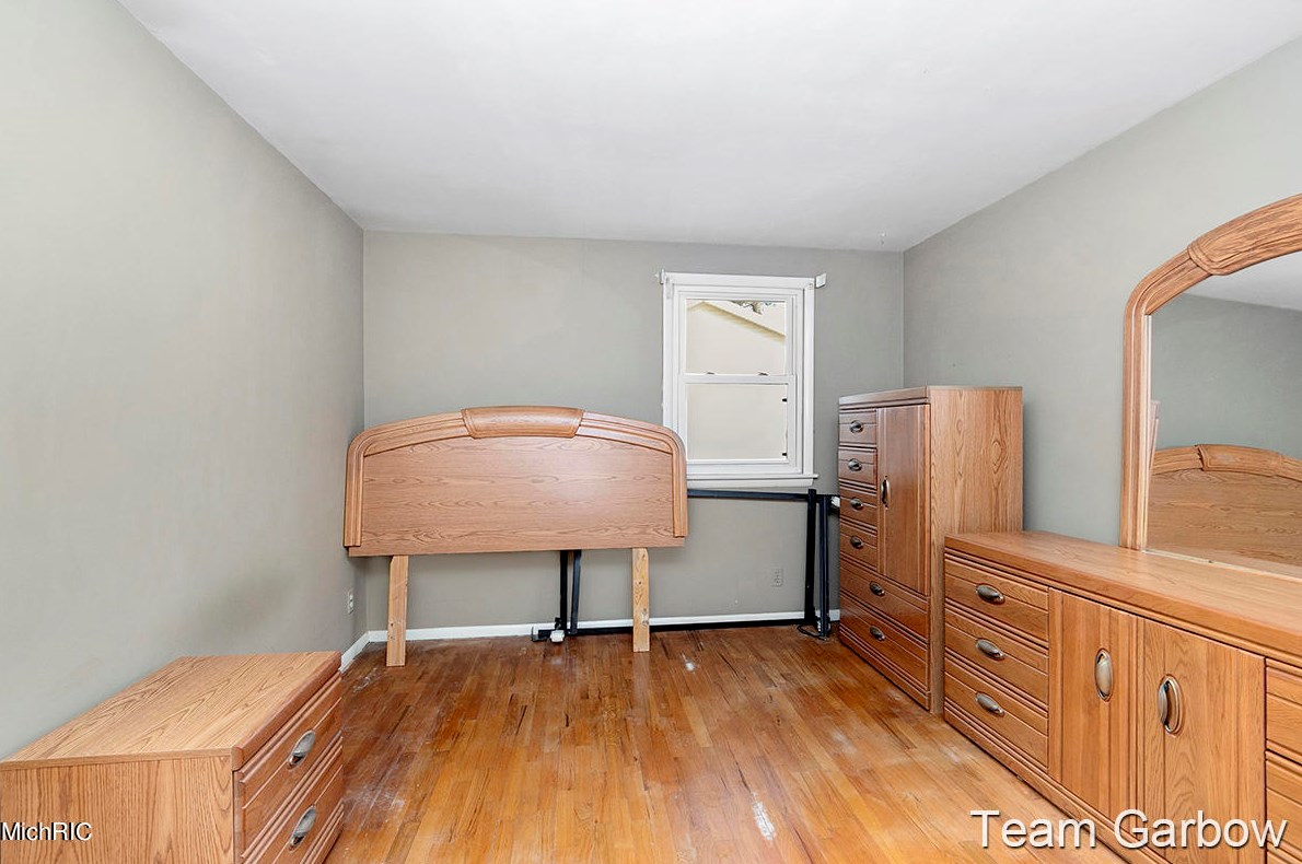 5083 Stony Crk Ave, Comstock Park MI 49321-9213 exterior