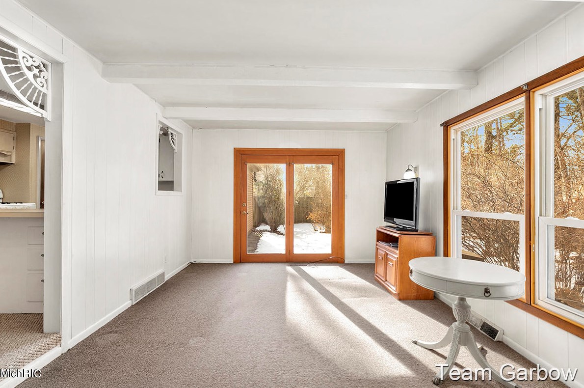 5083 Stony Crk Ave, Comstock Park MI 49321-9213 exterior