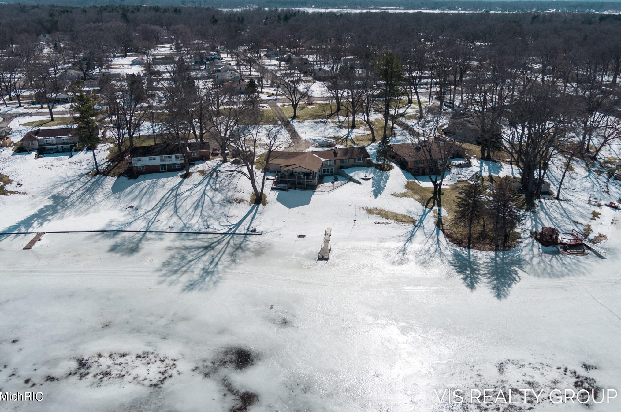 15489 Oak Dr, Spring Lake MI 49456-2147 exterior