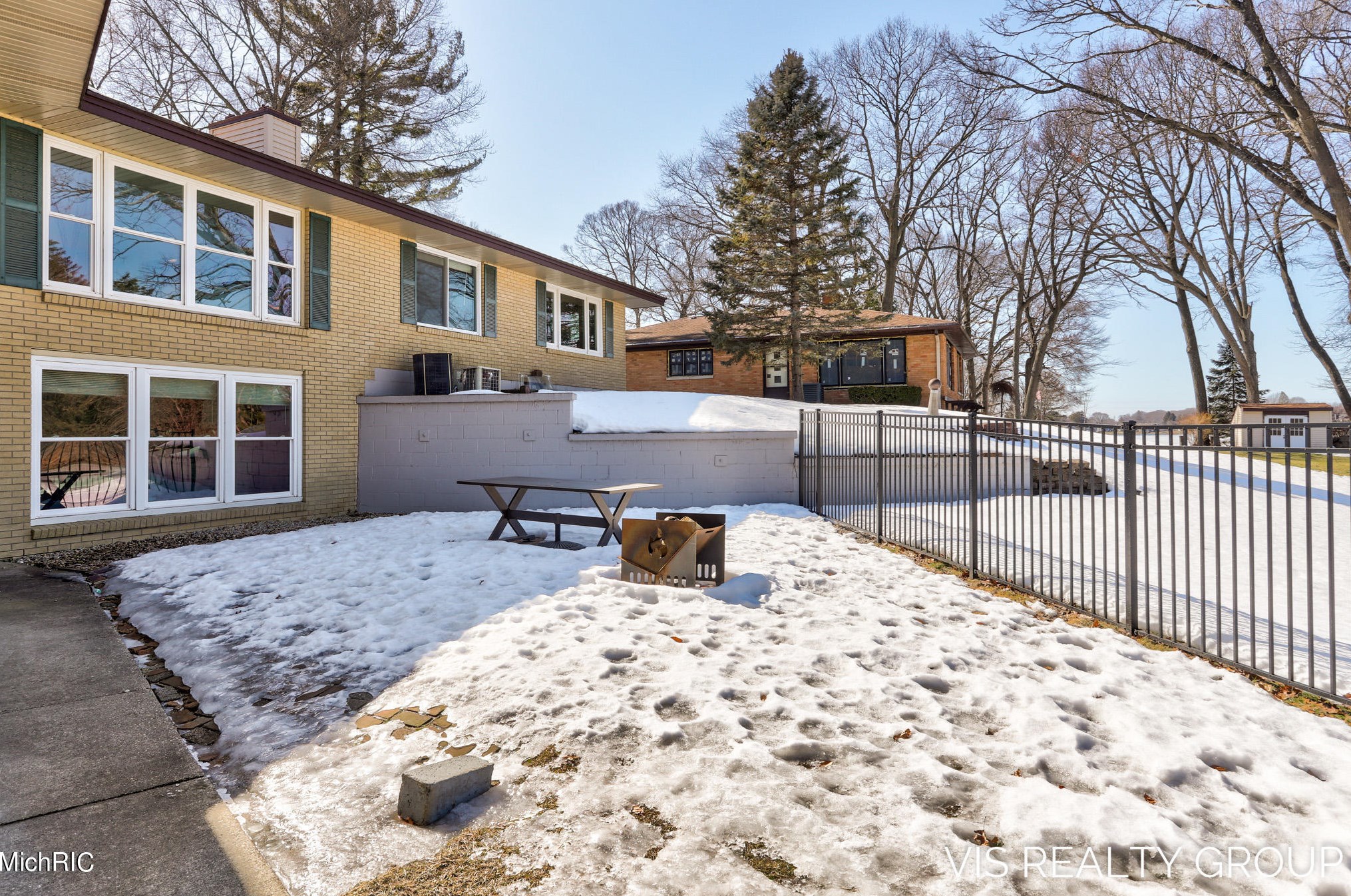 15489 Oak Dr, Spring Lake MI 49456-2147 exterior