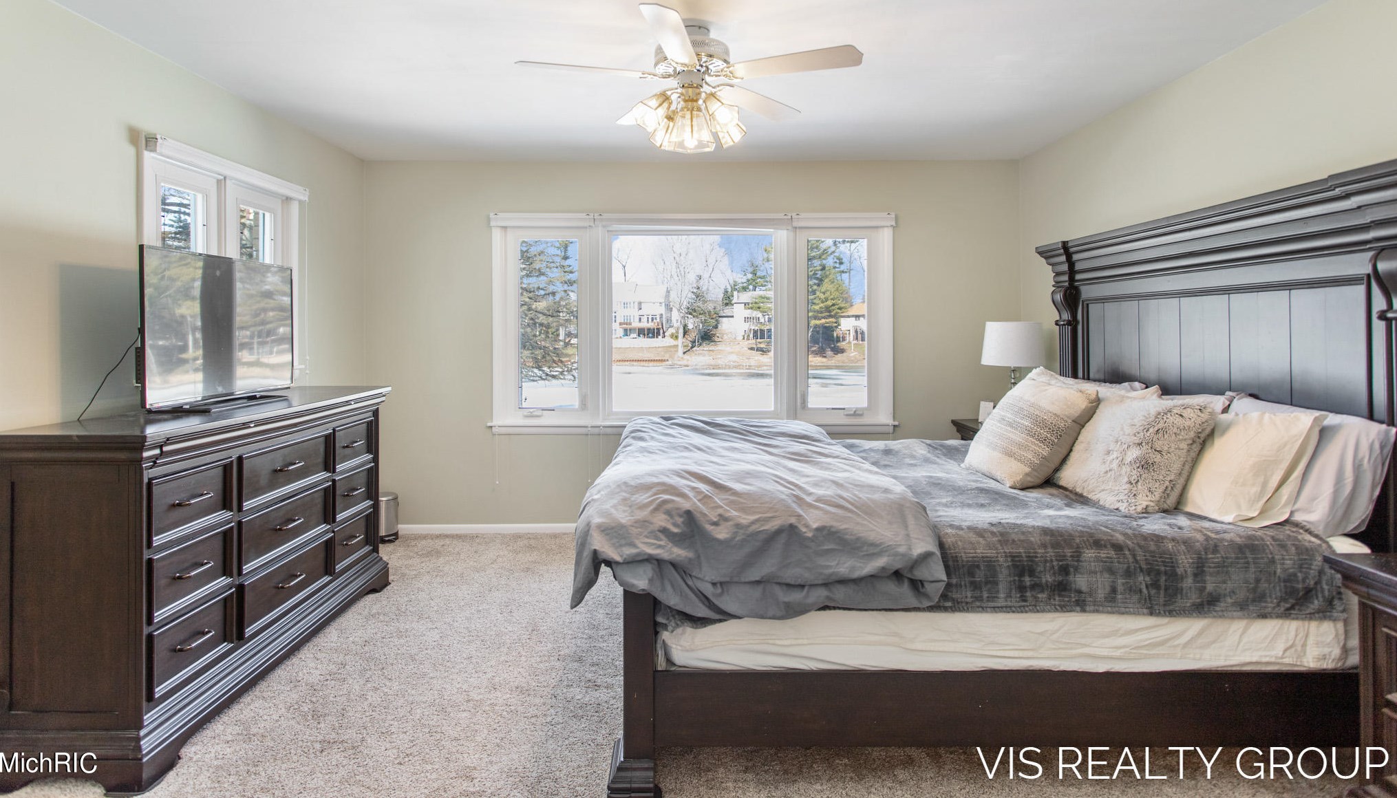 15489 Oak Dr, Spring Lake MI 49456-2147 exterior