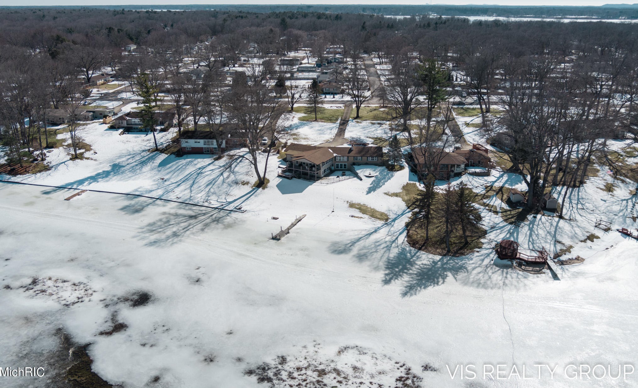 15489 Oak Dr, Spring Lake MI 49456-2147 exterior