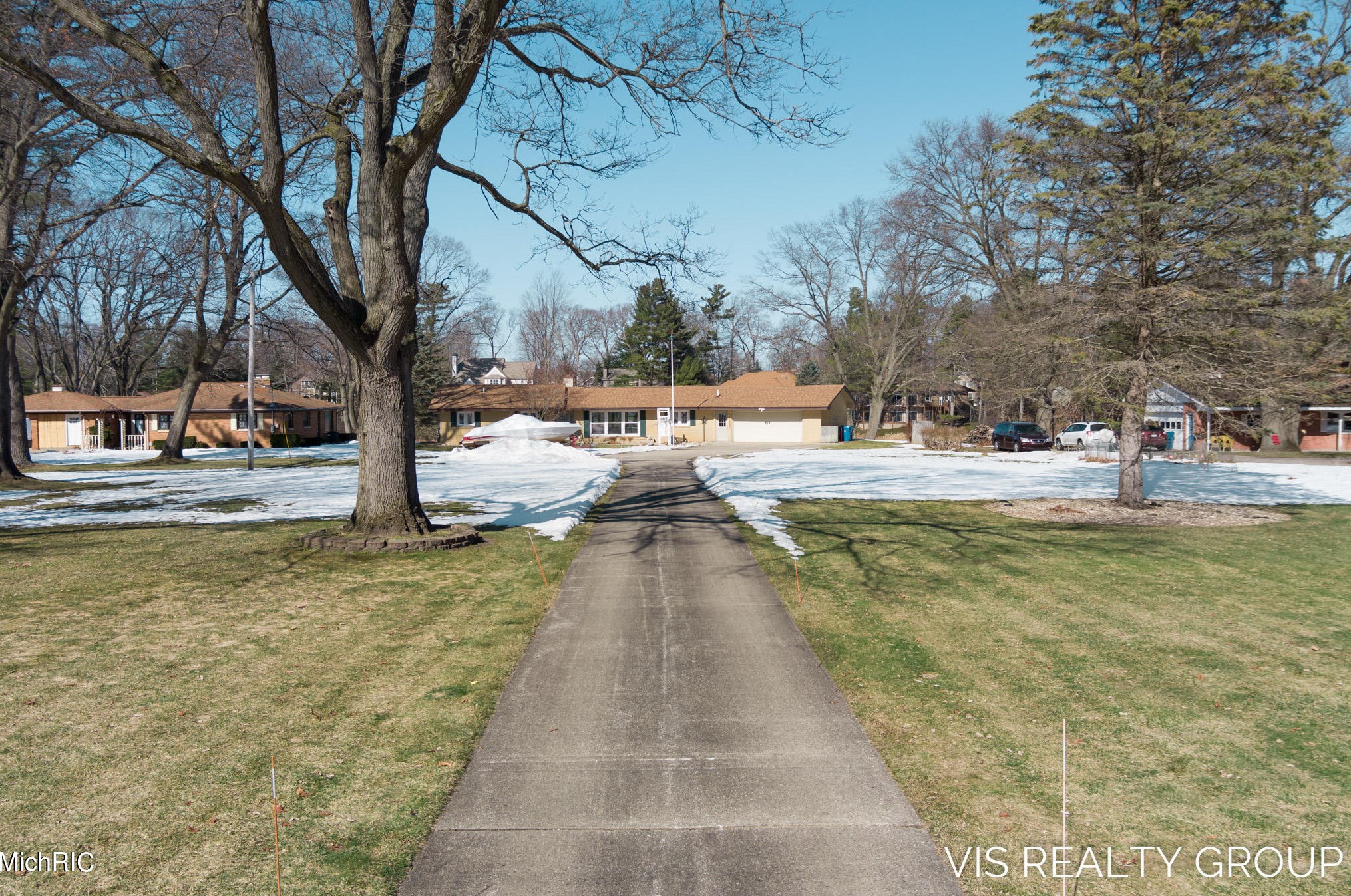 15489 Oak Dr, Spring Lake MI 49456-2147 exterior