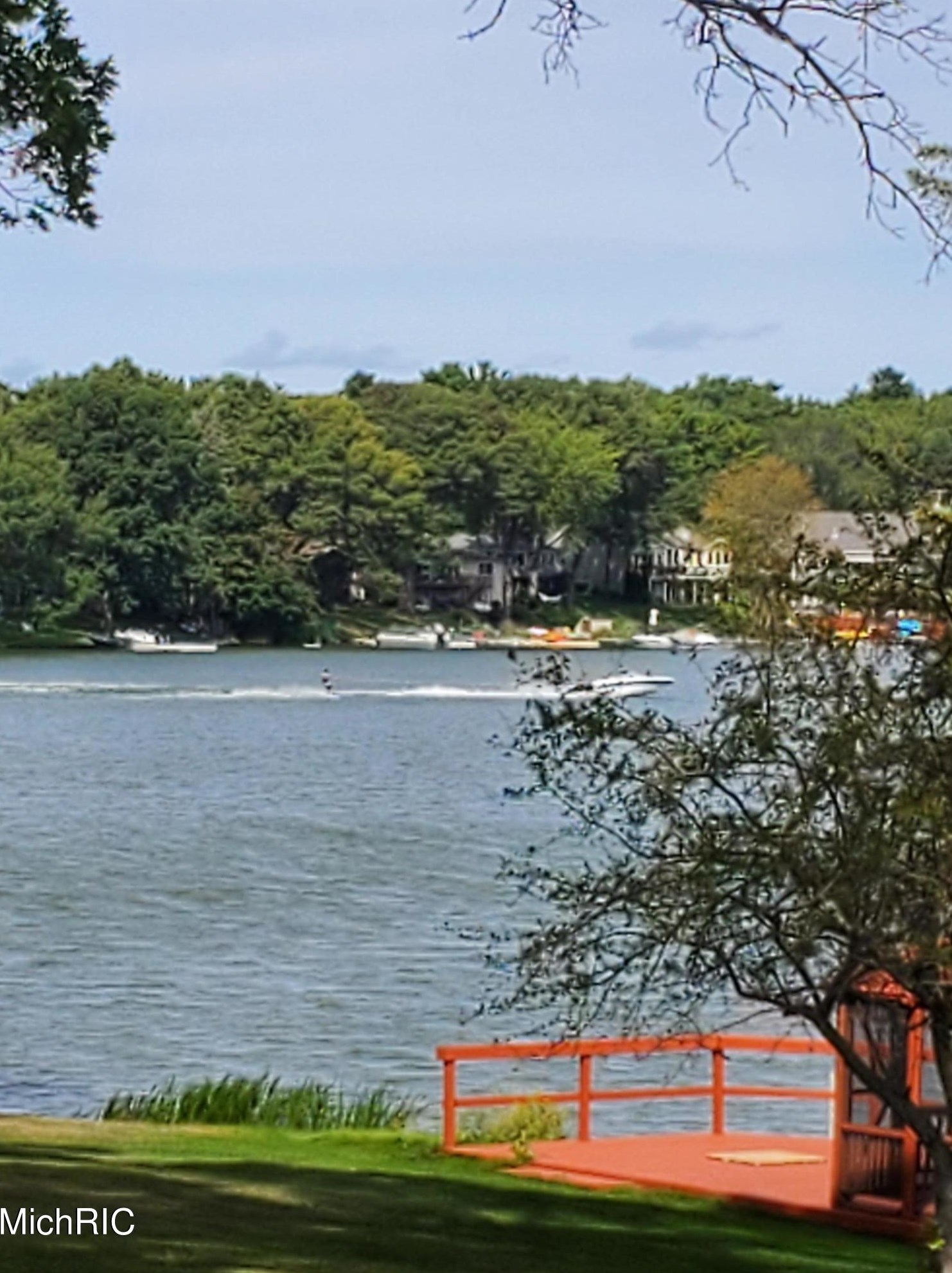 15489 Oak Dr, Spring Lake MI 49456-2147 exterior